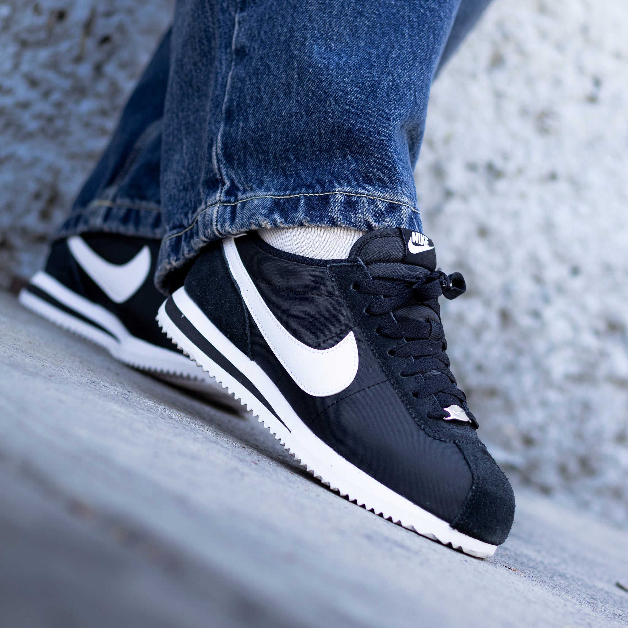 NIKE CORTEZ NYLON BLACK AND WHITE