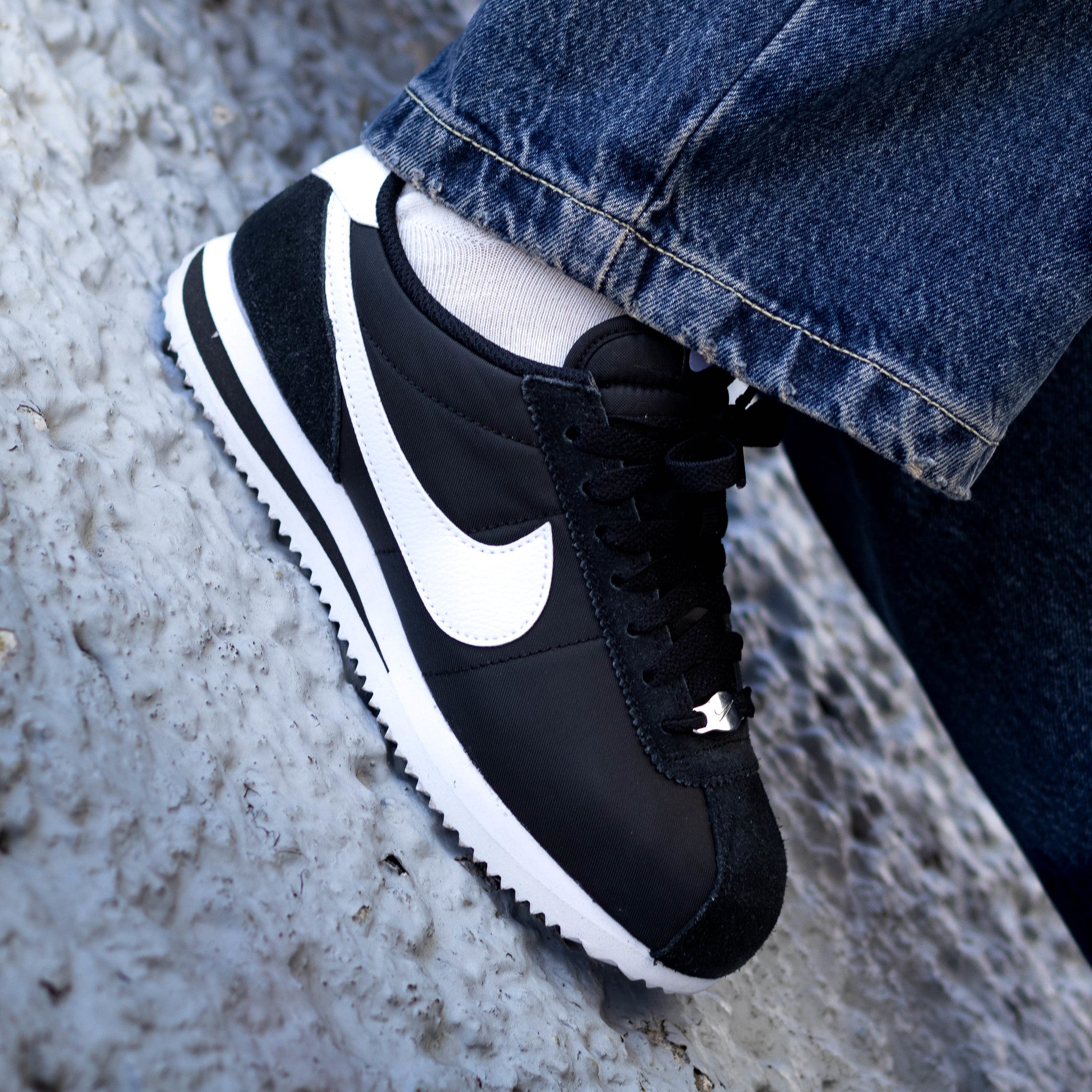 NIKE CORTEZ NYLON BLACK AND WHITE