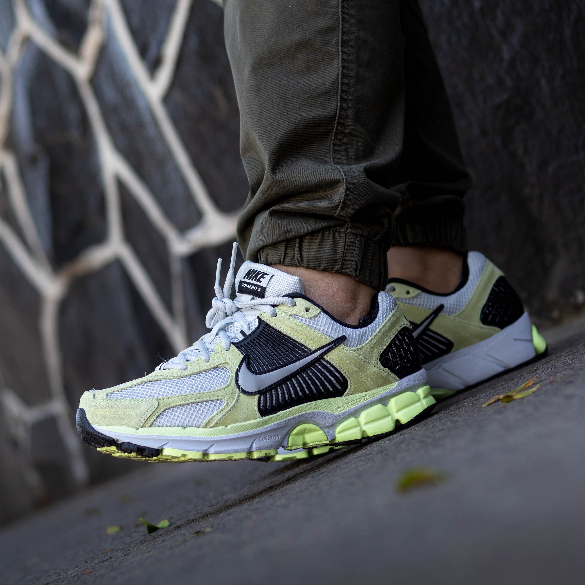NIKE ZOOM VOMERO 5 BARELY VOLT