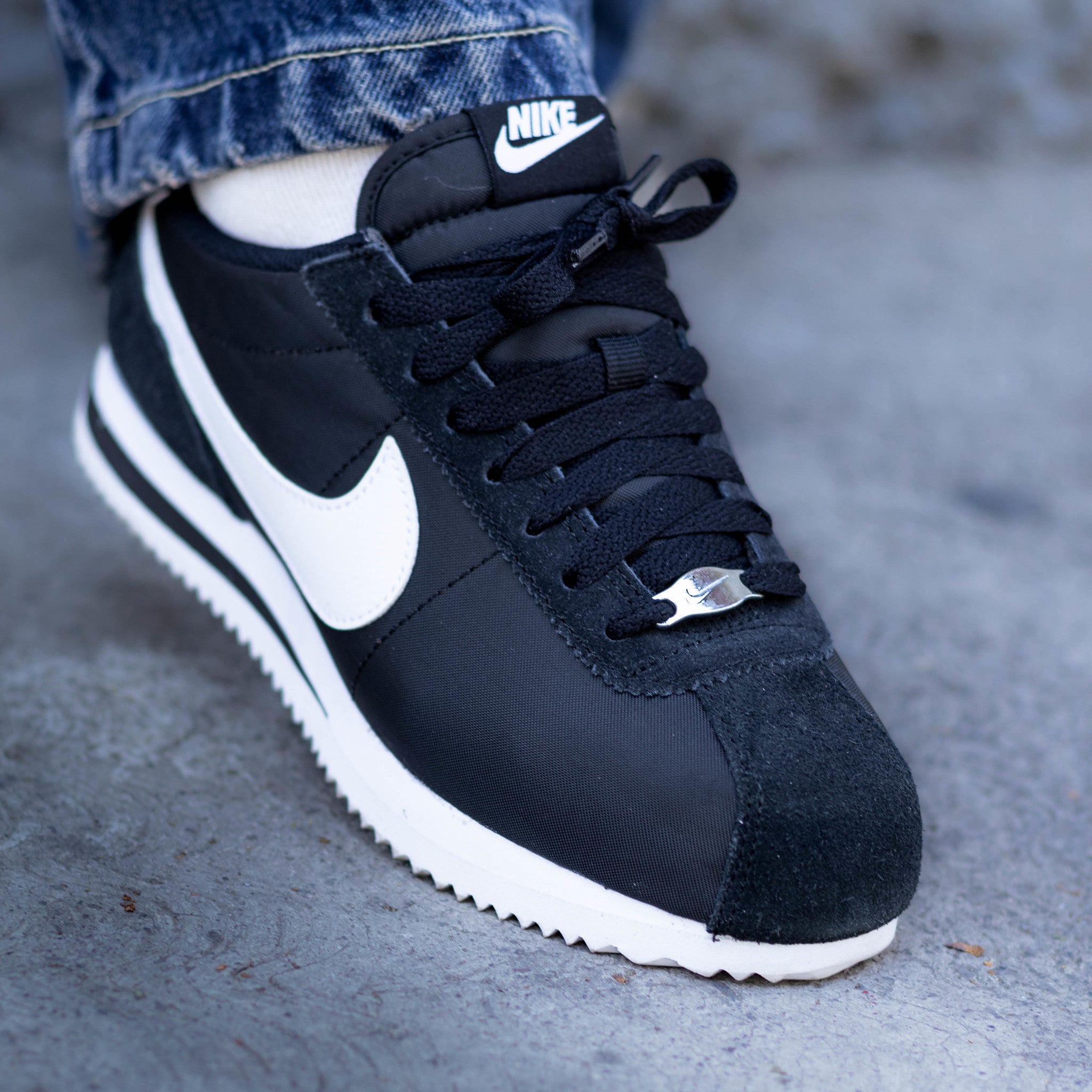 NIKE CORTEZ NYLON BLACK AND WHITE
