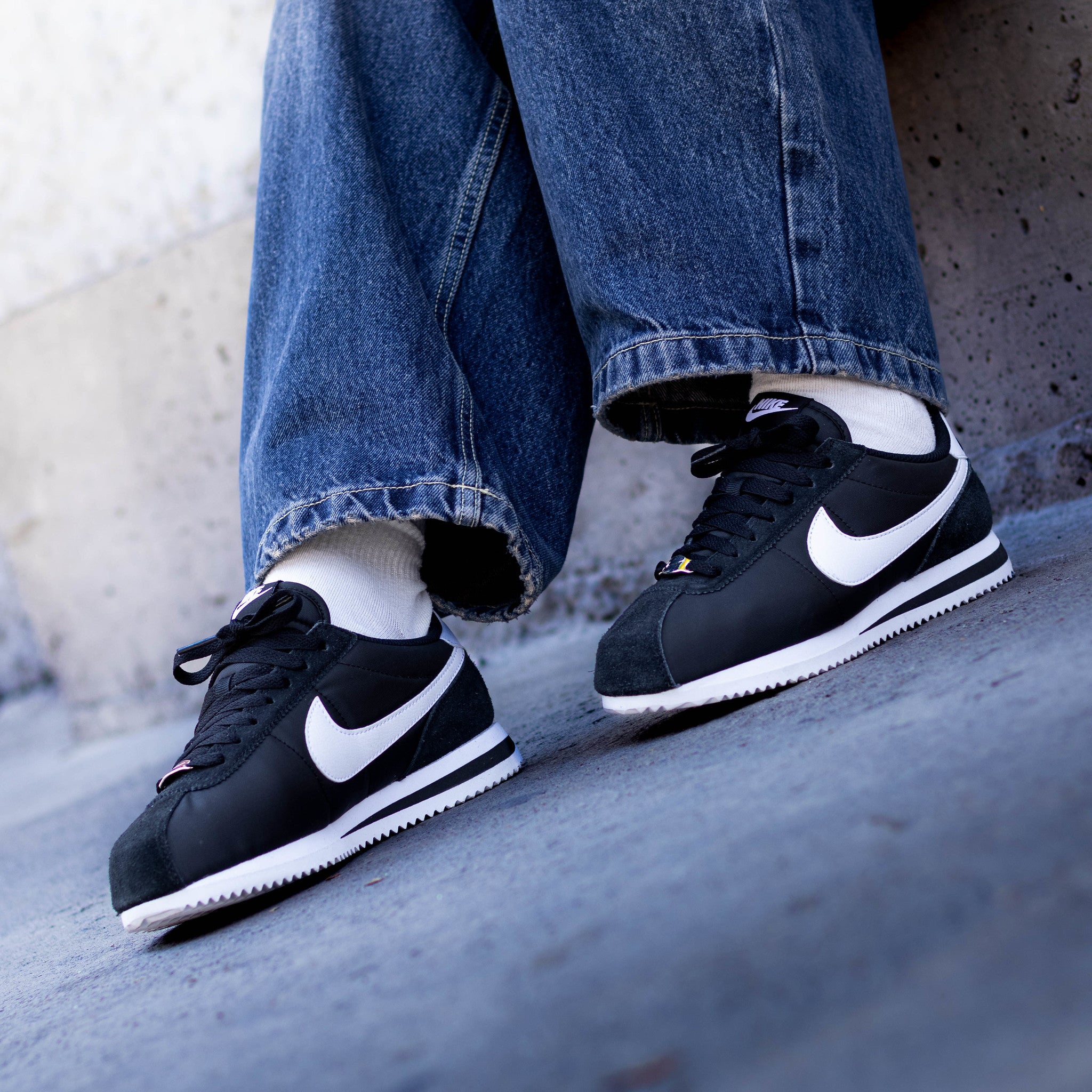 NIKE CORTEZ NYLON BLACK AND WHITE