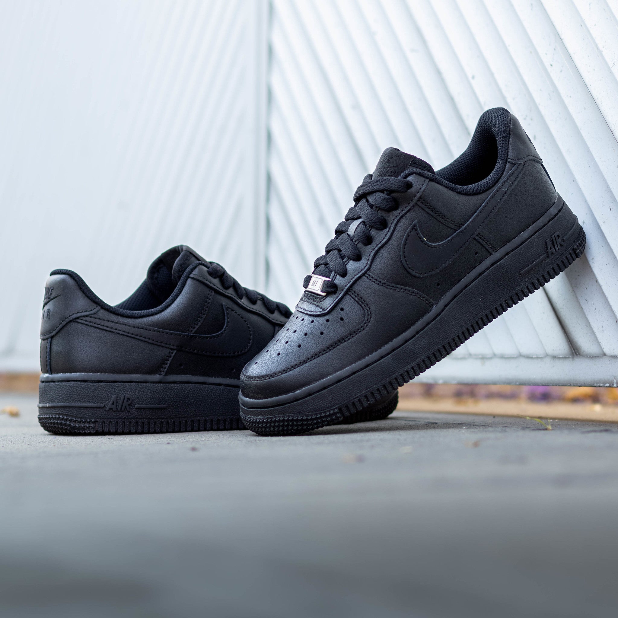 NIKE AIR FORCE ONE LOW BLACK W