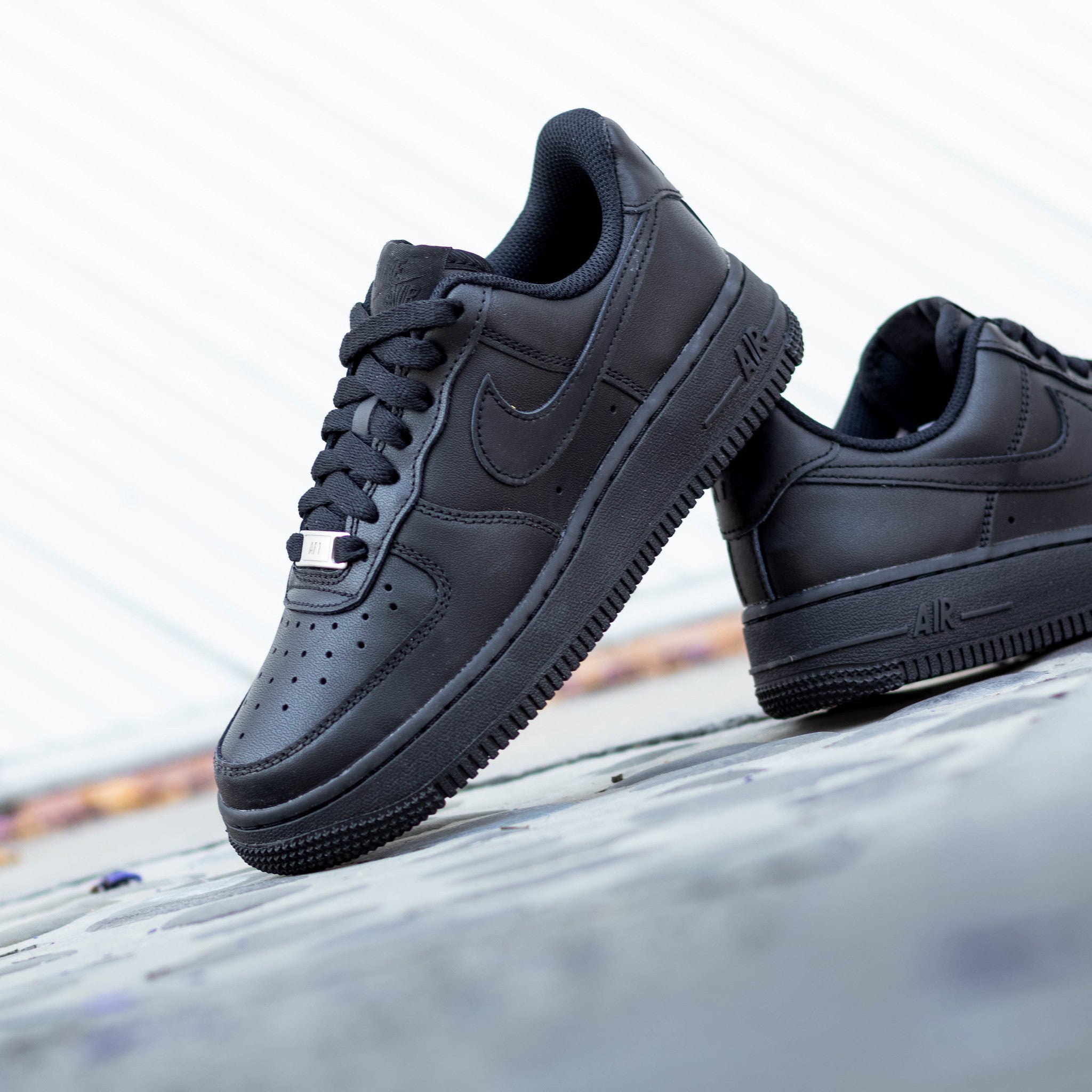 NIKE AIR FORCE ONE LOW BLACK W