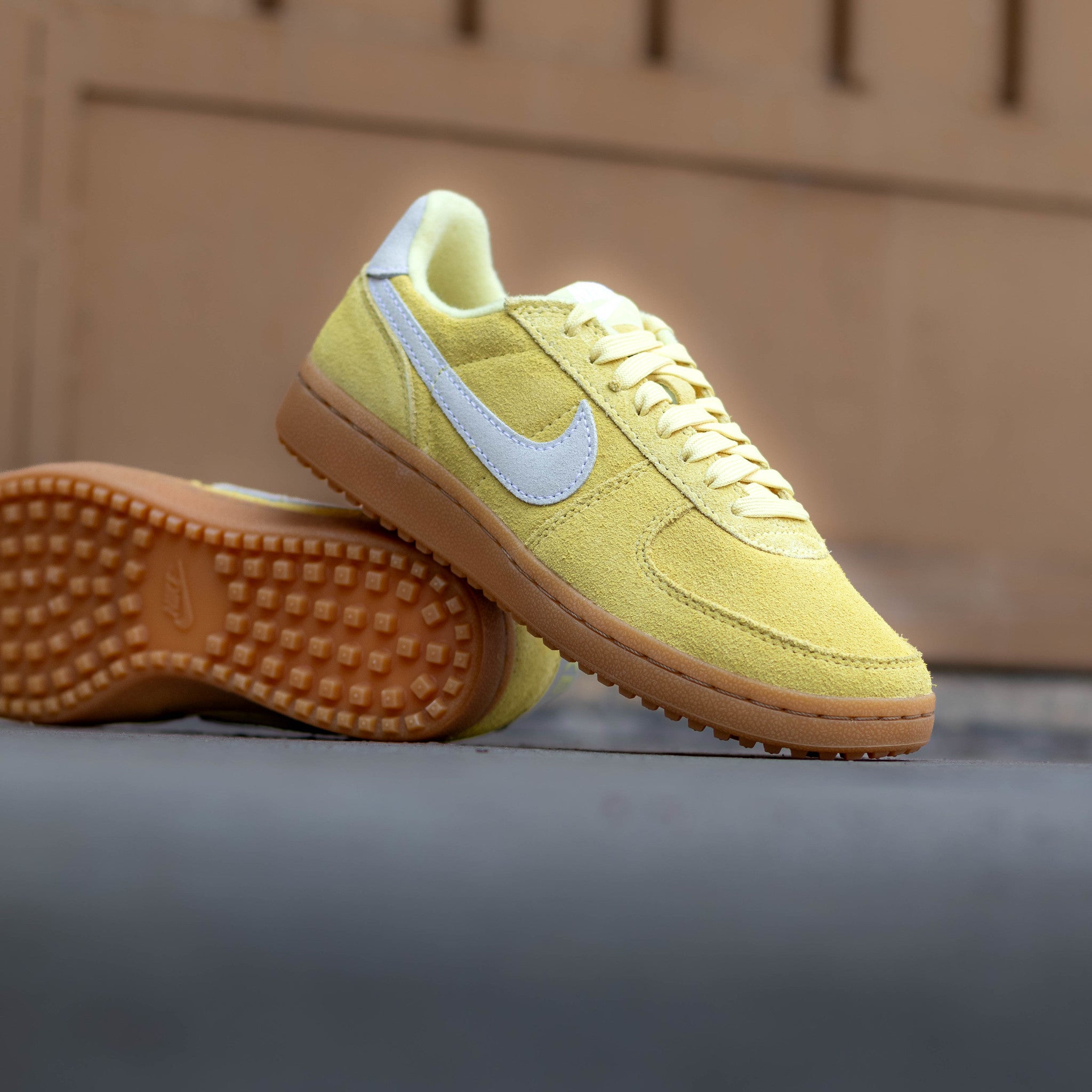 NIKE-FIELD GENERAL SOFT YELLOW GUM