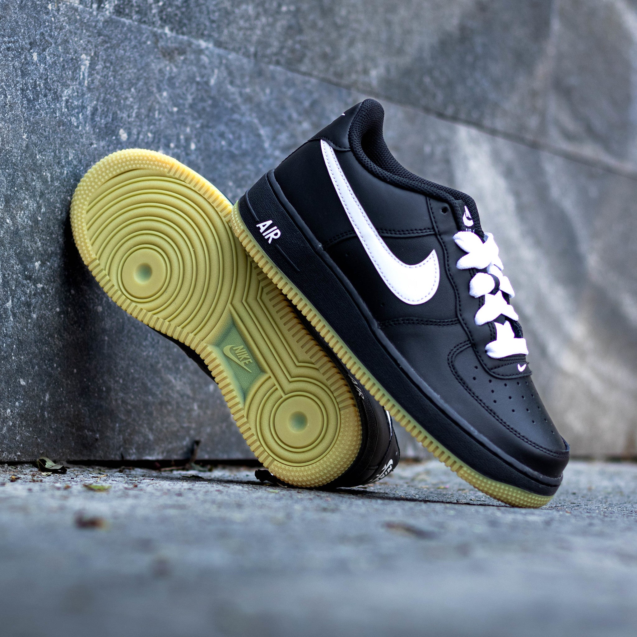 NIKE AIR FORCE ONE LOW OLDER KIDS BLACK WHITE GS