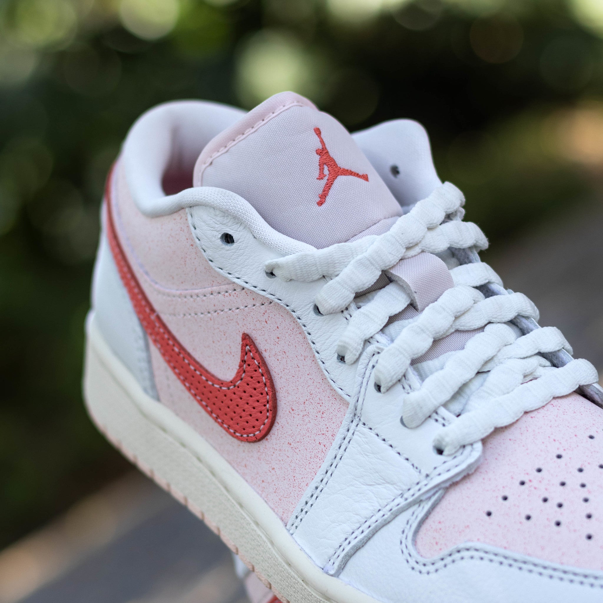 AIR JORDAN 1 LOW STRAWBERRY MILKSHAKE W