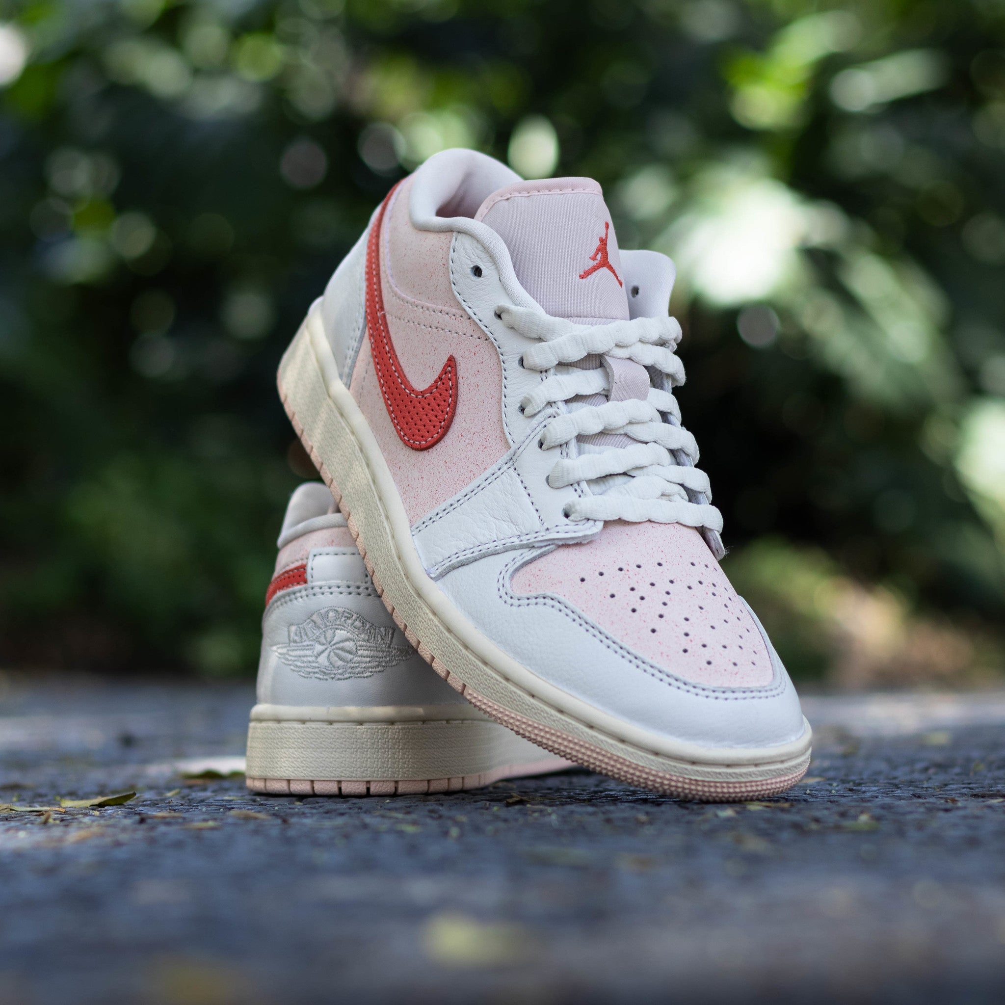 AIR JORDAN 1 LOW STRAWBERRY MILKSHAKE W