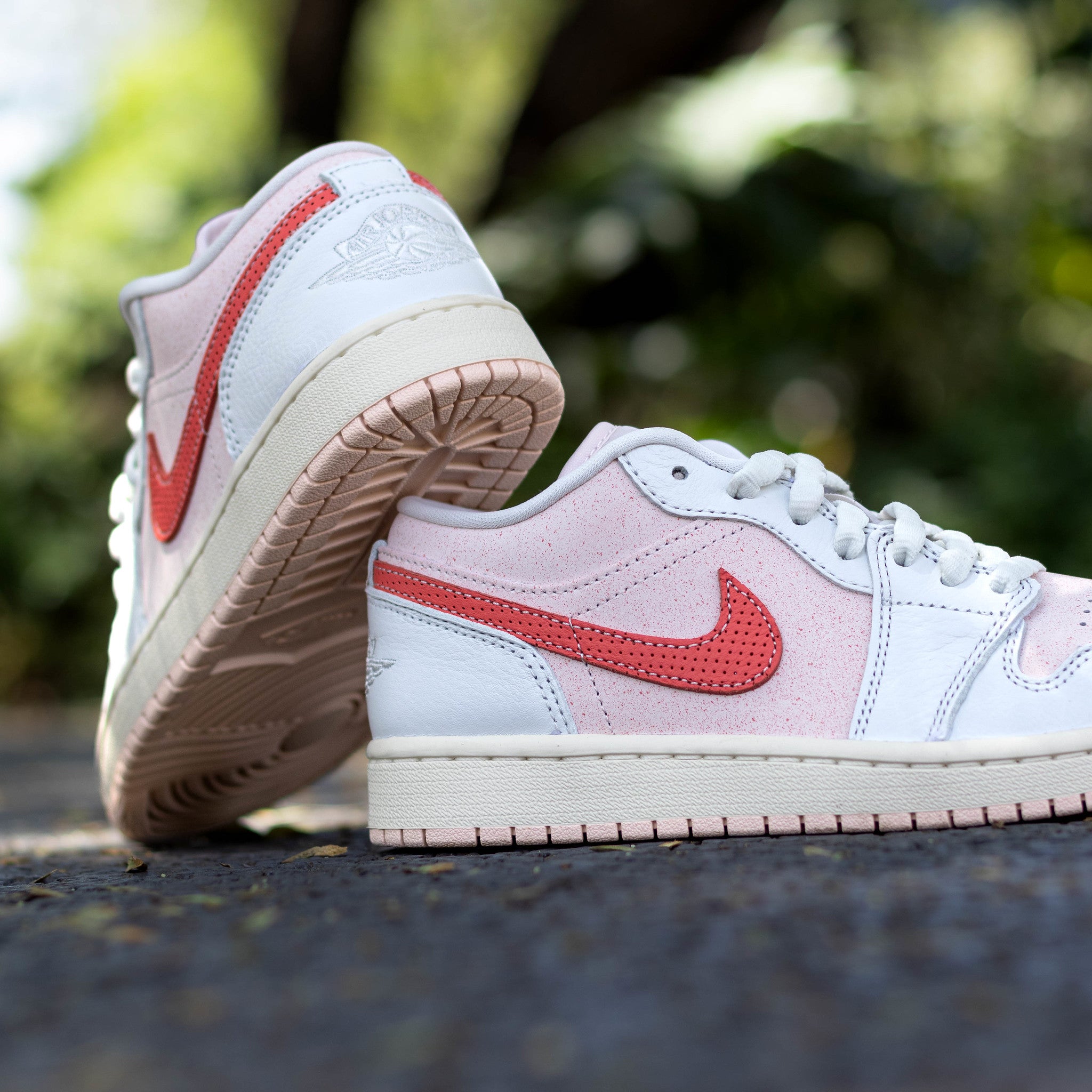 AIR JORDAN 1 LOW STRAWBERRY MILKSHAKE W