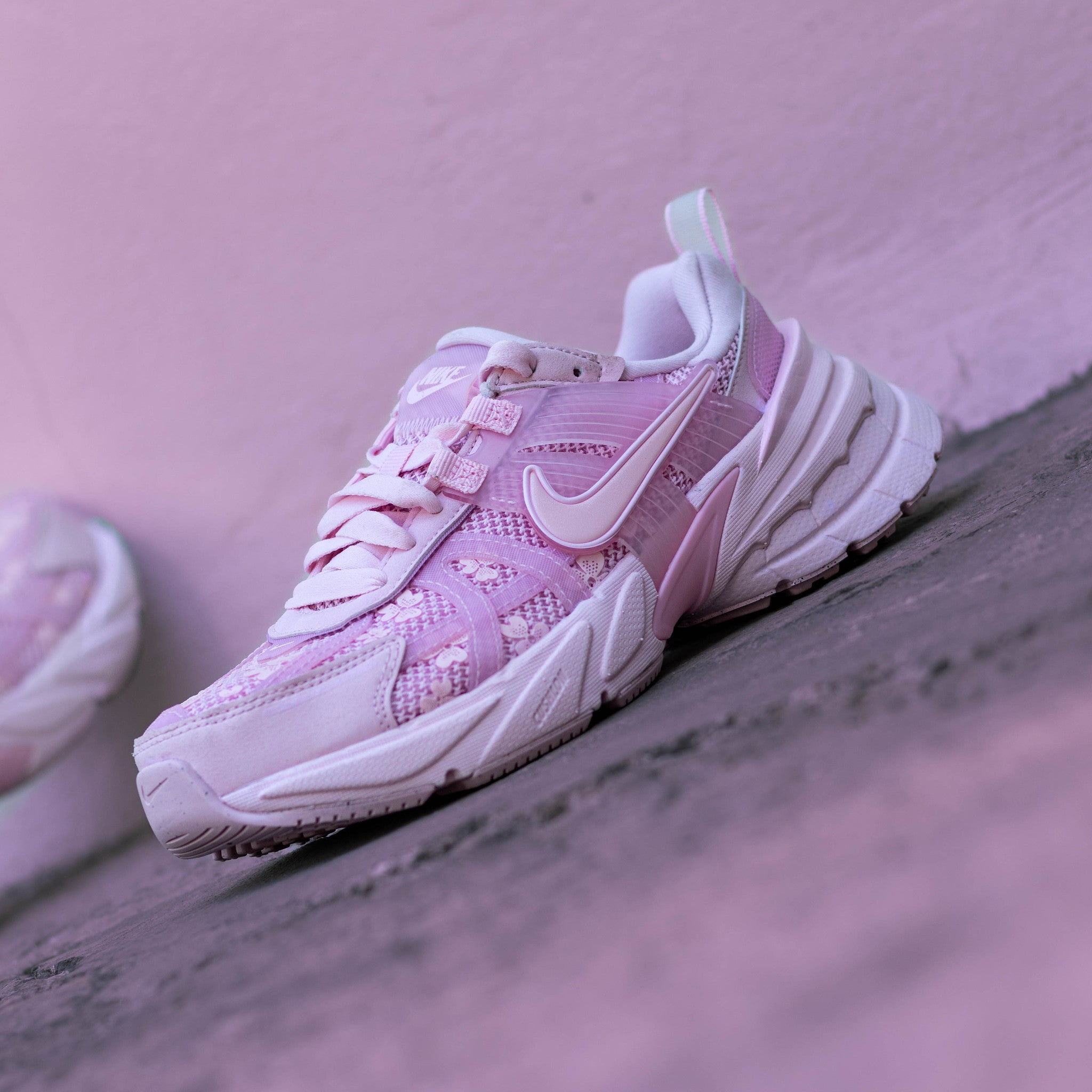 NIKE V2K RUN PINK FOAM