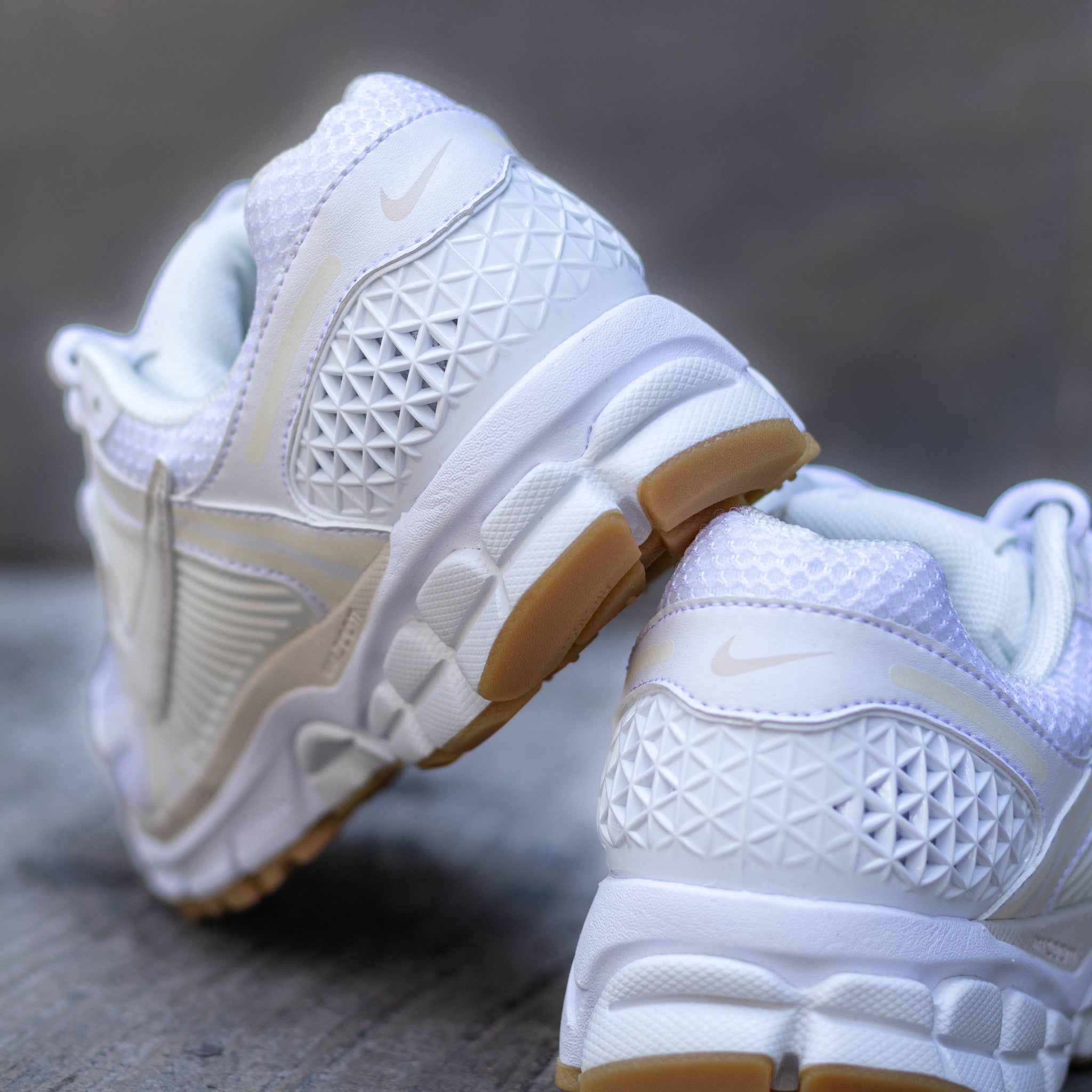 NIKE ZOOM VOMERO 5 WHITE PHANTOM SUMMIT