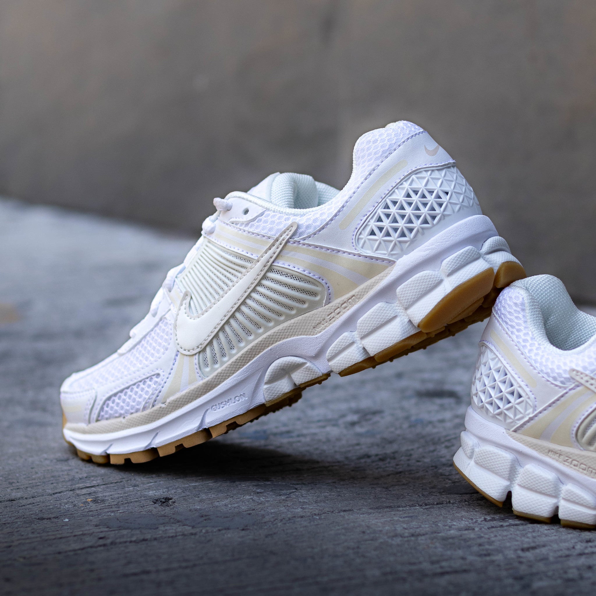 NIKE ZOOM VOMERO 5 WHITE PHANTOM SUMMIT