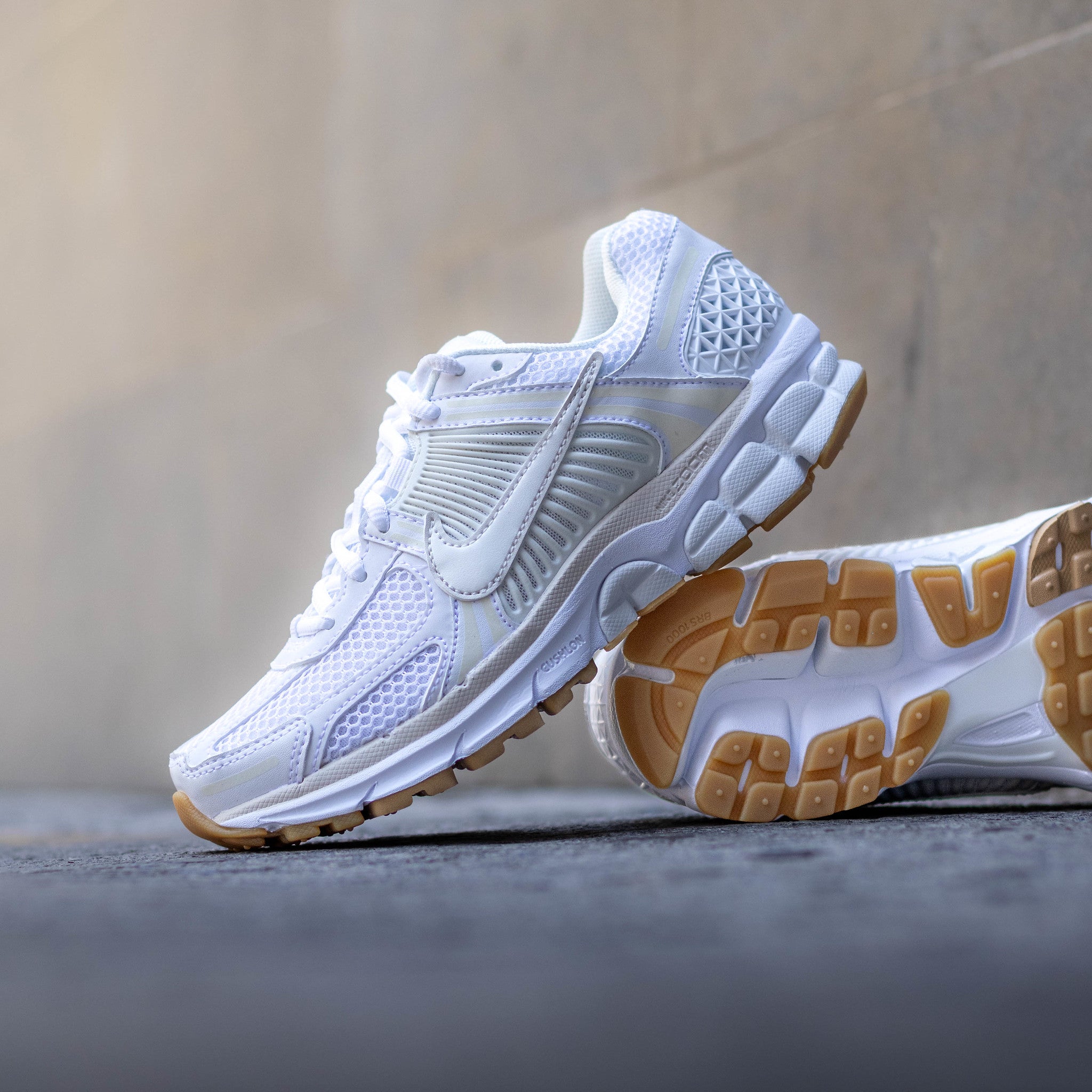 NIKE ZOOM VOMERO 5 WHITE PHANTOM SUMMIT