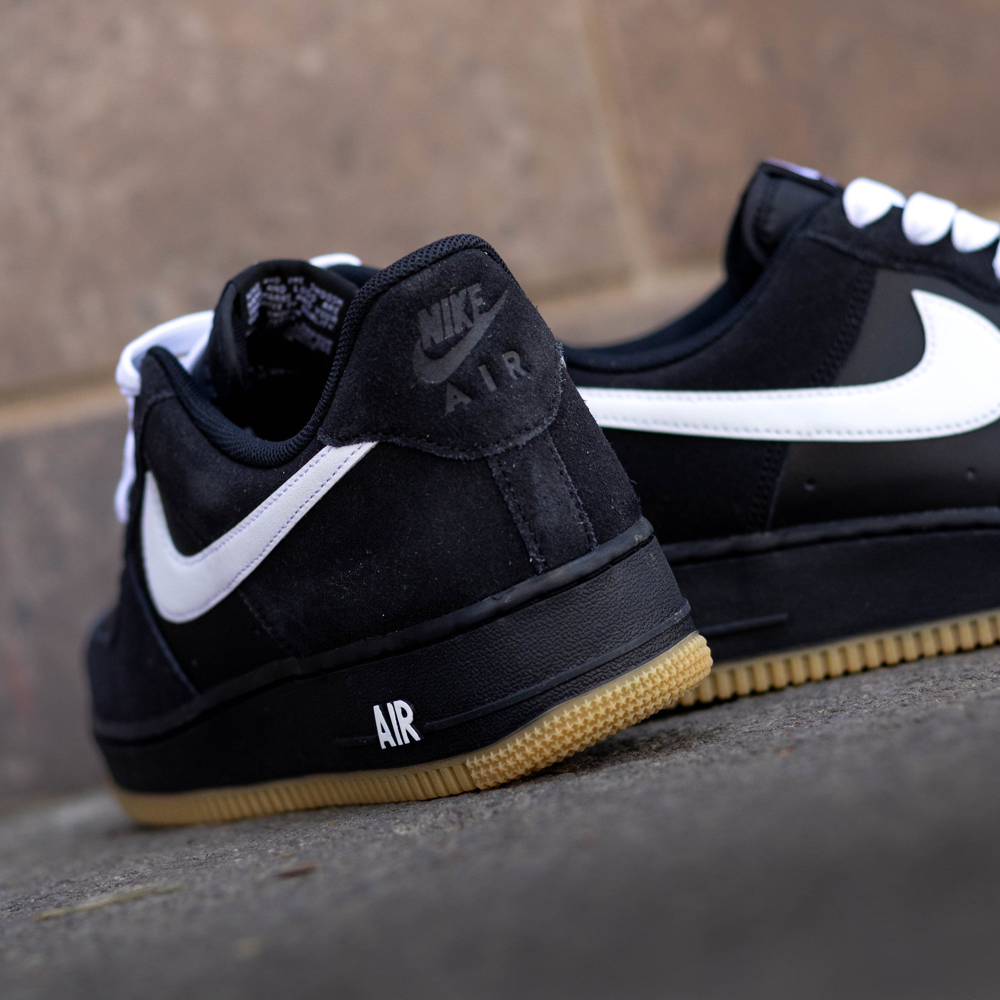 NIKE AIR FORCE ONE LOW LV8 BLACK GUM