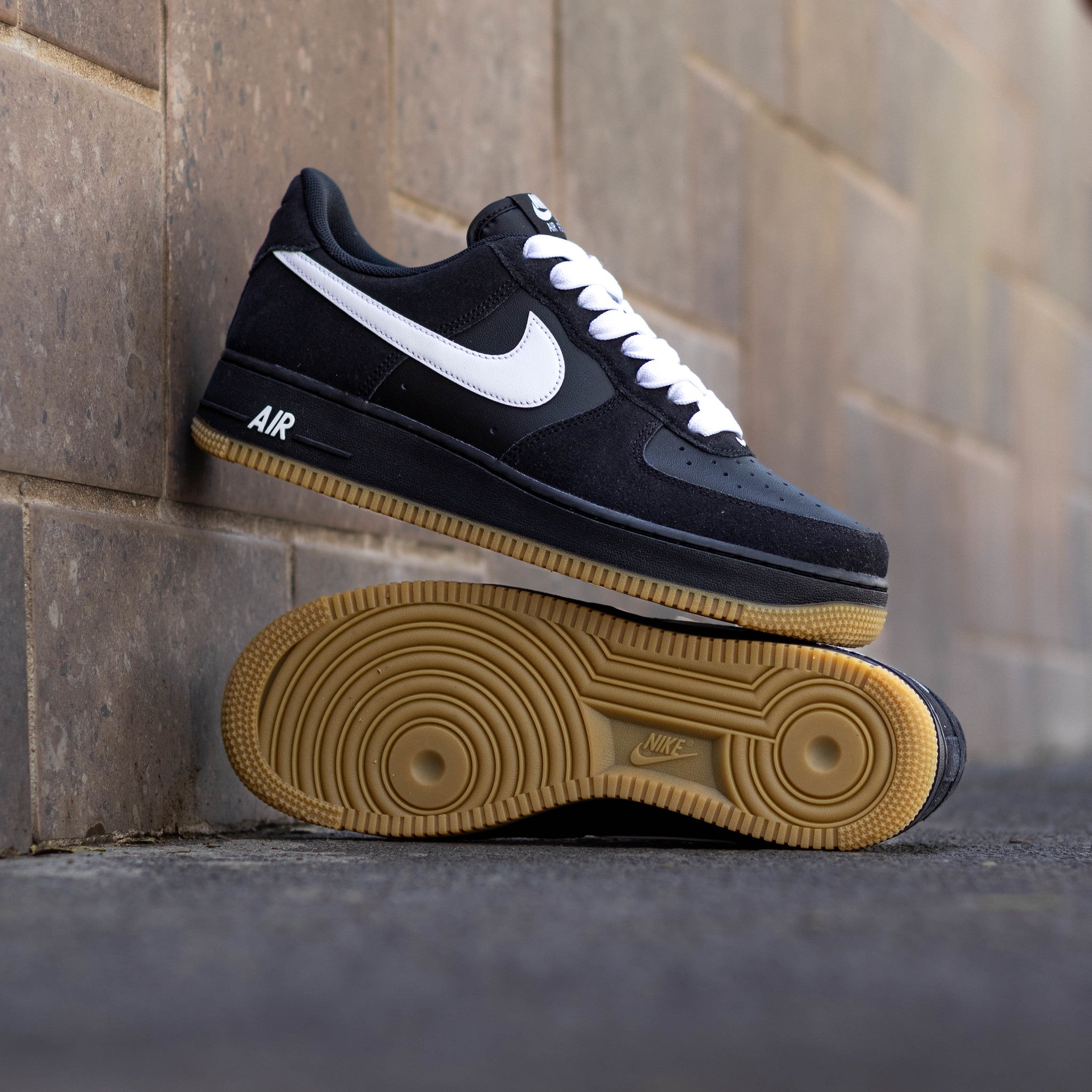 NIKE AIR FORCE ONE LOW LV8 BLACK GUM