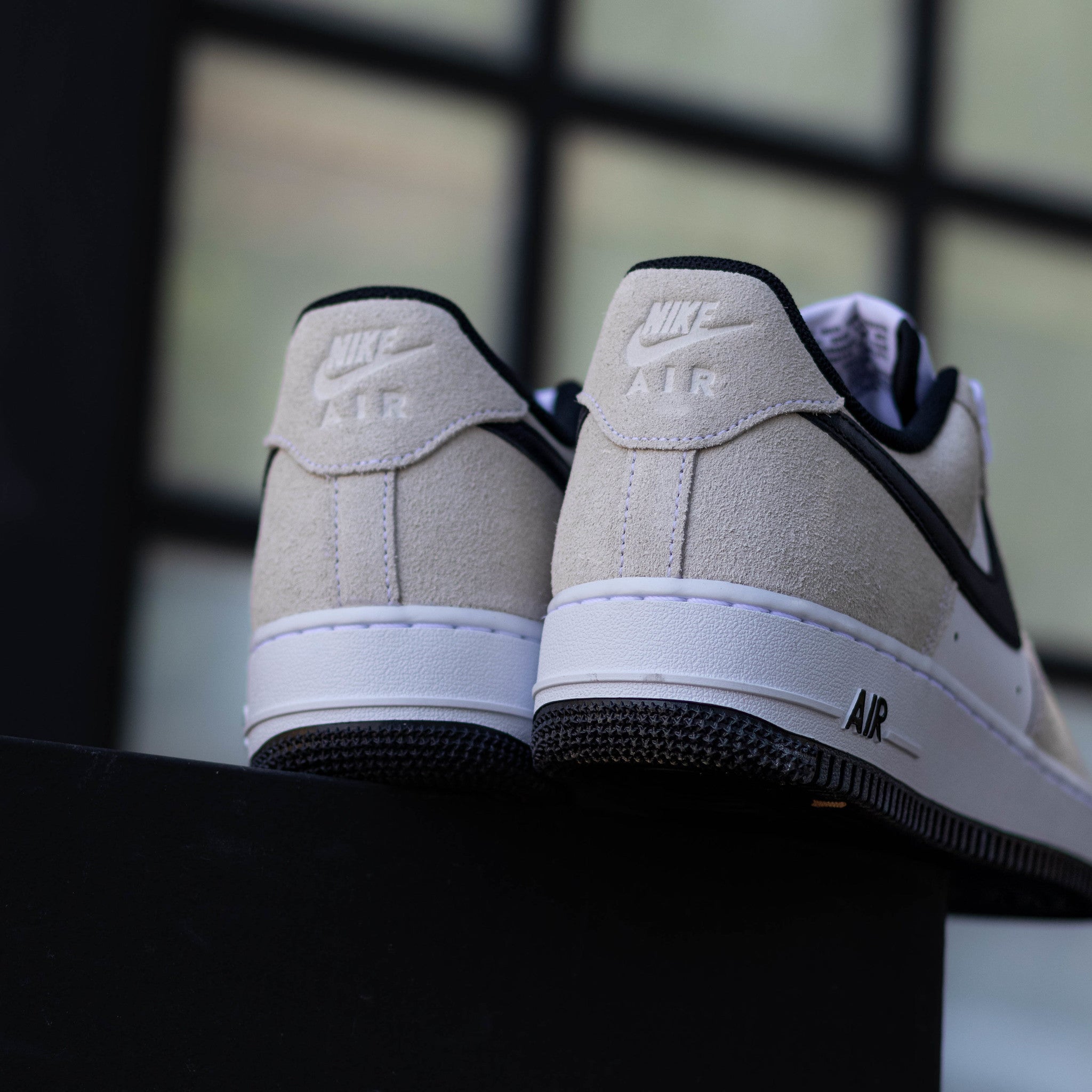 NIKE AIR FORCE ONE LOW LV8 WHITE SAIL BLACK