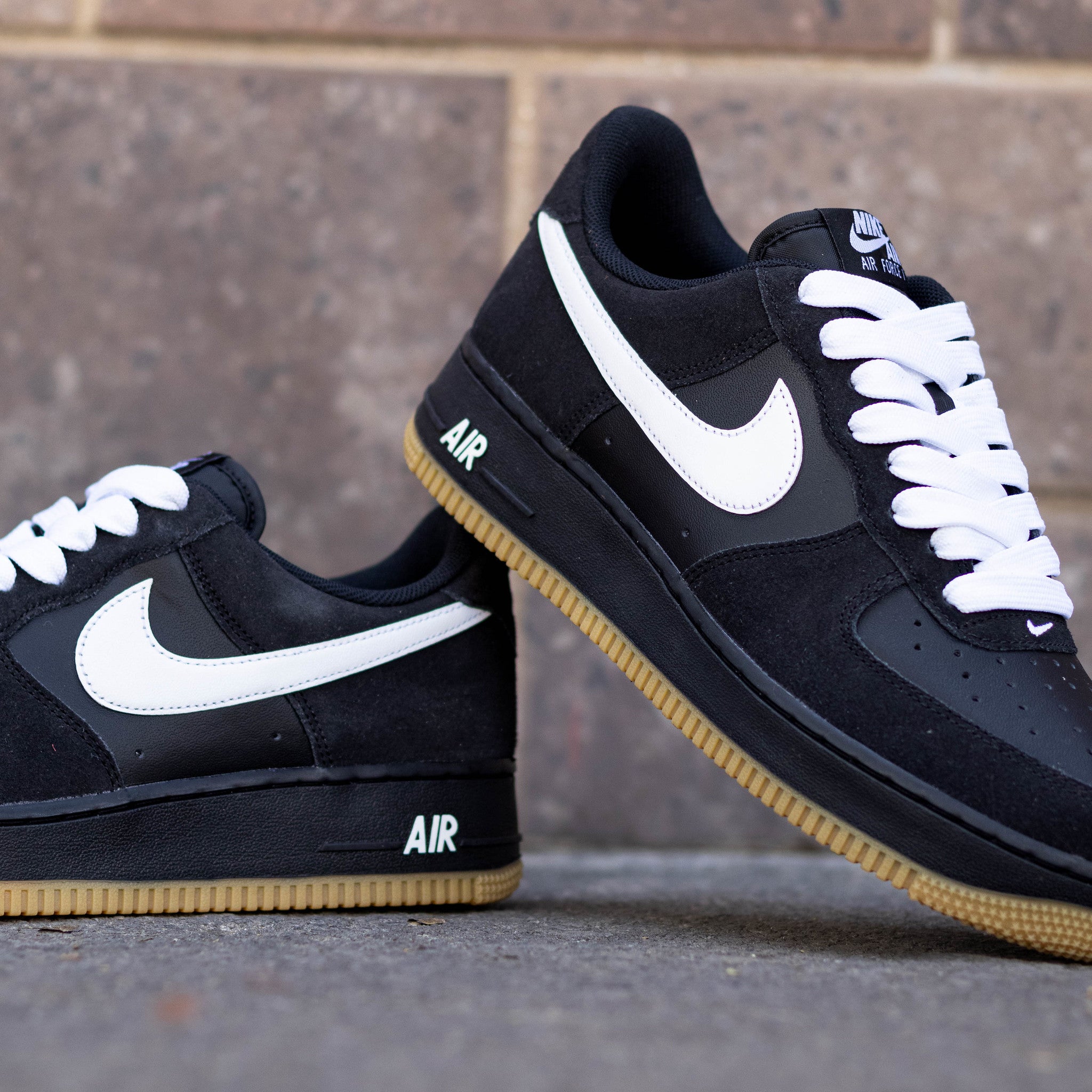 NIKE AIR FORCE ONE LOW LV8 BLACK GUM