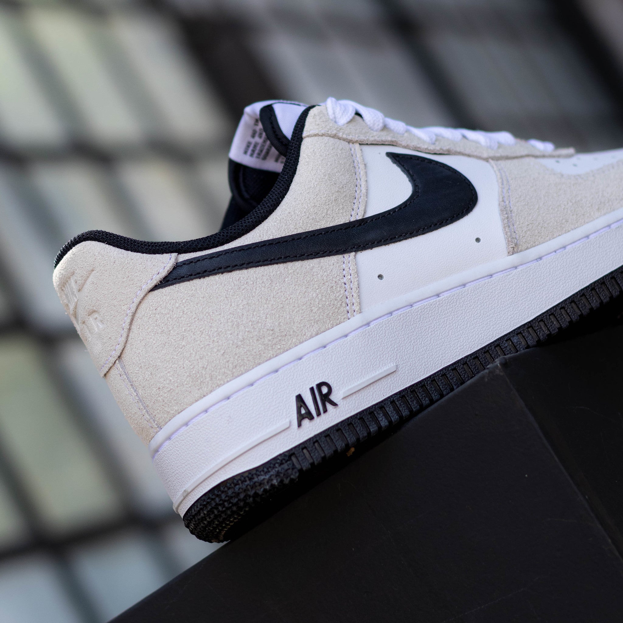 NIKE AIR FORCE ONE LOW LV8 WHITE SAIL BLACK