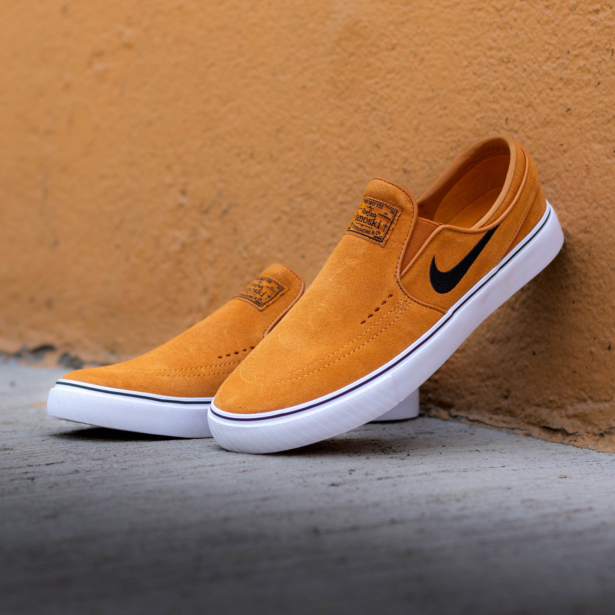 NIKE SB JANOSKI SLIP MONARCH