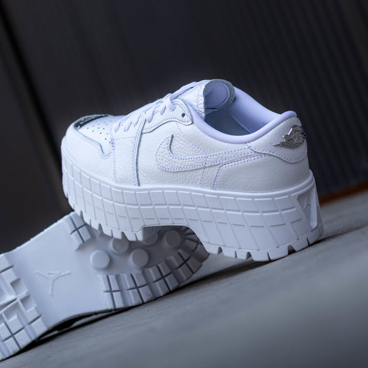 AIR JORDAN 1 BROOKLYN LOW WHITE METALLIC W