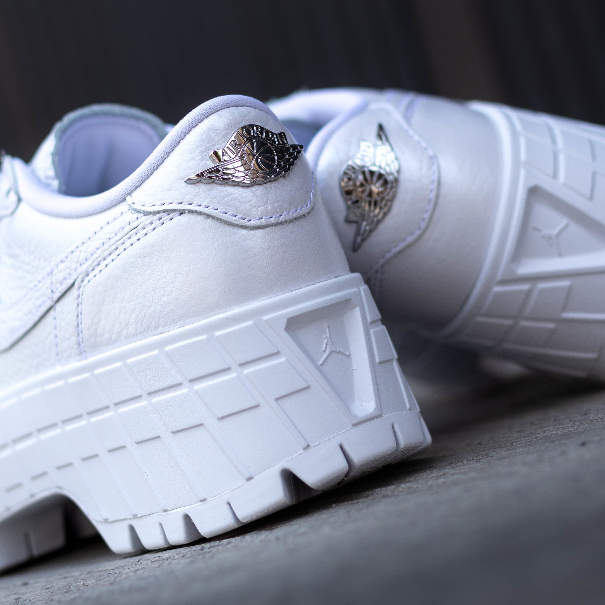 AIR JORDAN 1 BROOKLYN LOW WHITE METALLIC W