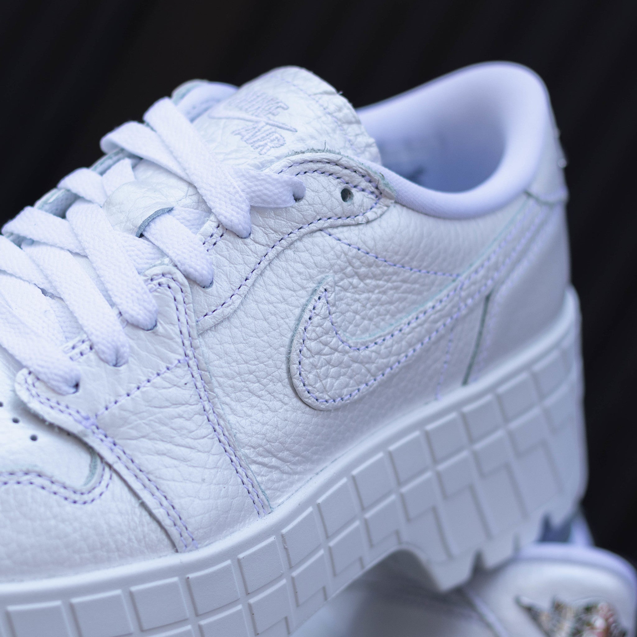 AIR JORDAN 1 BROOKLYN LOW WHITE METALLIC W