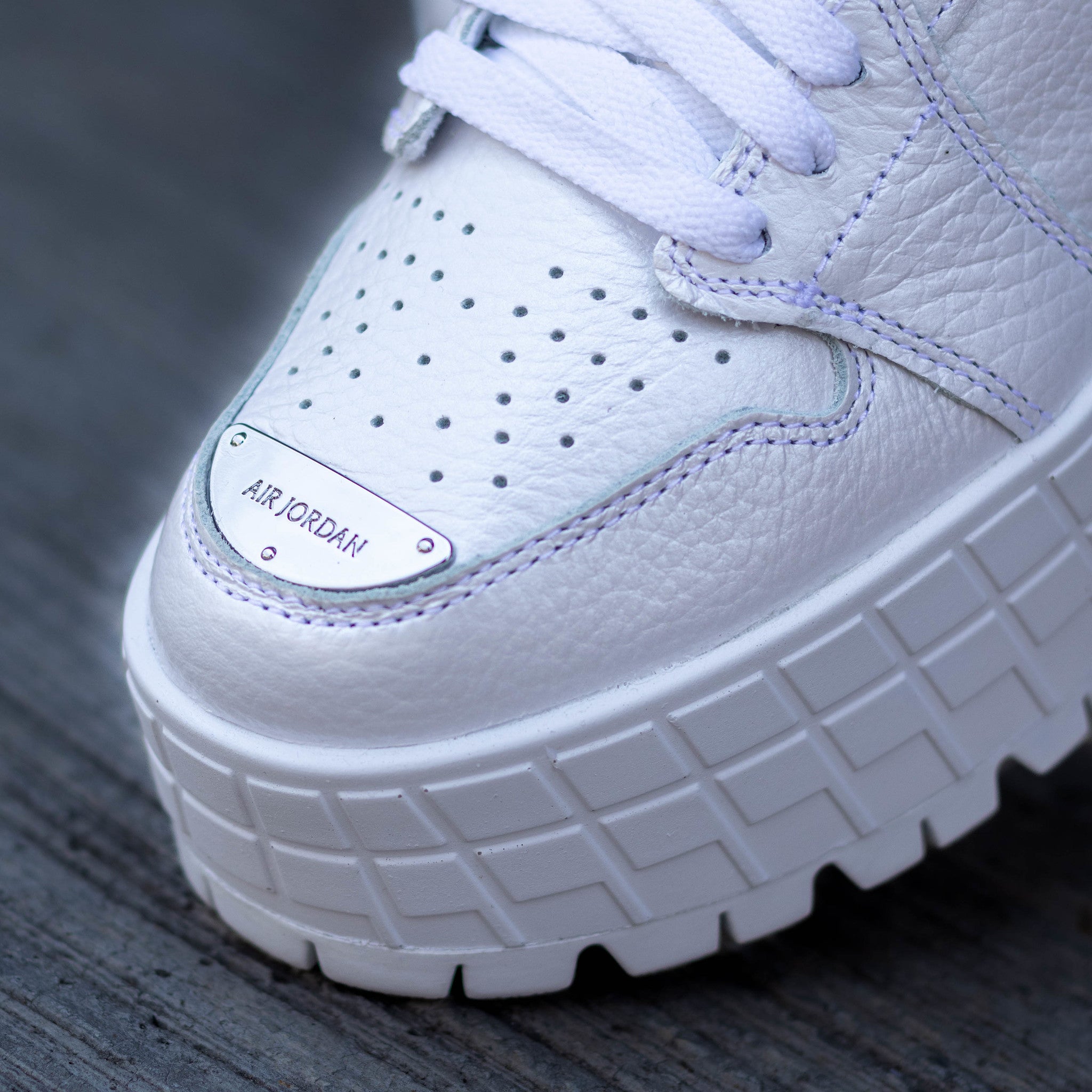 AIR JORDAN 1 BROOKLYN LOW WHITE METALLIC W