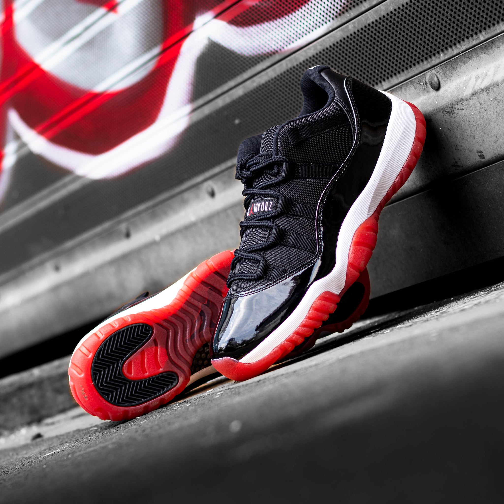 AIR JORDAN 11 LOW BRED
