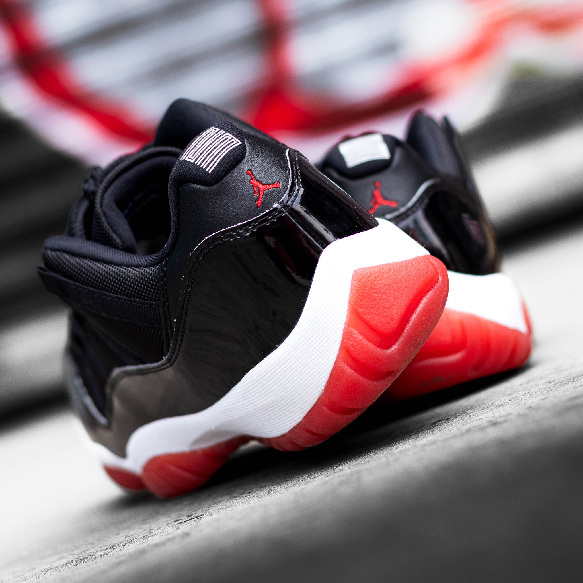 AIR JORDAN 11 LOW BRED
