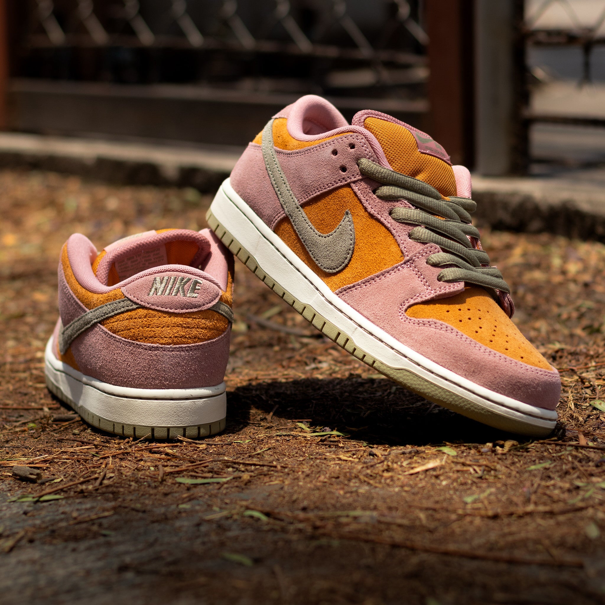 NIKE SB DUNK LOW RED STARDUST AND MONARCH