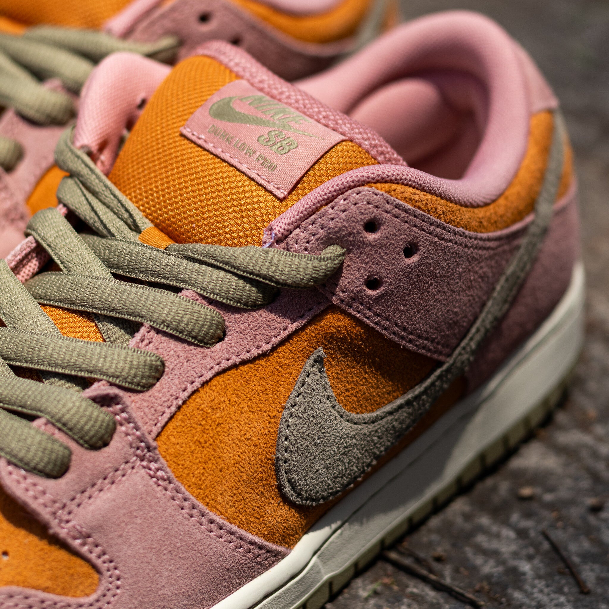 NIKE SB DUNK LOW RED STARDUST AND MONARCH