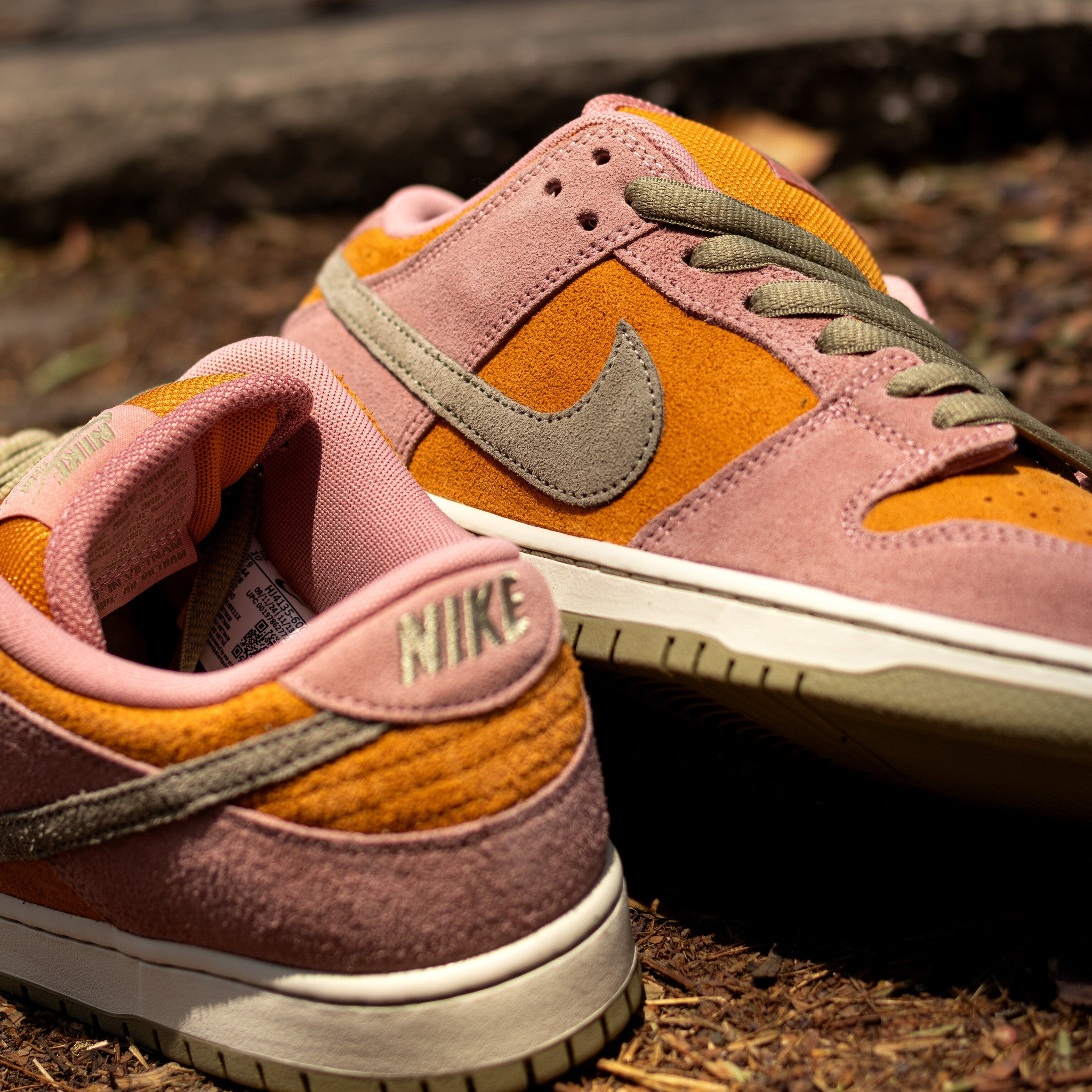 NIKE SB DUNK LOW RED STARDUST AND MONARCH