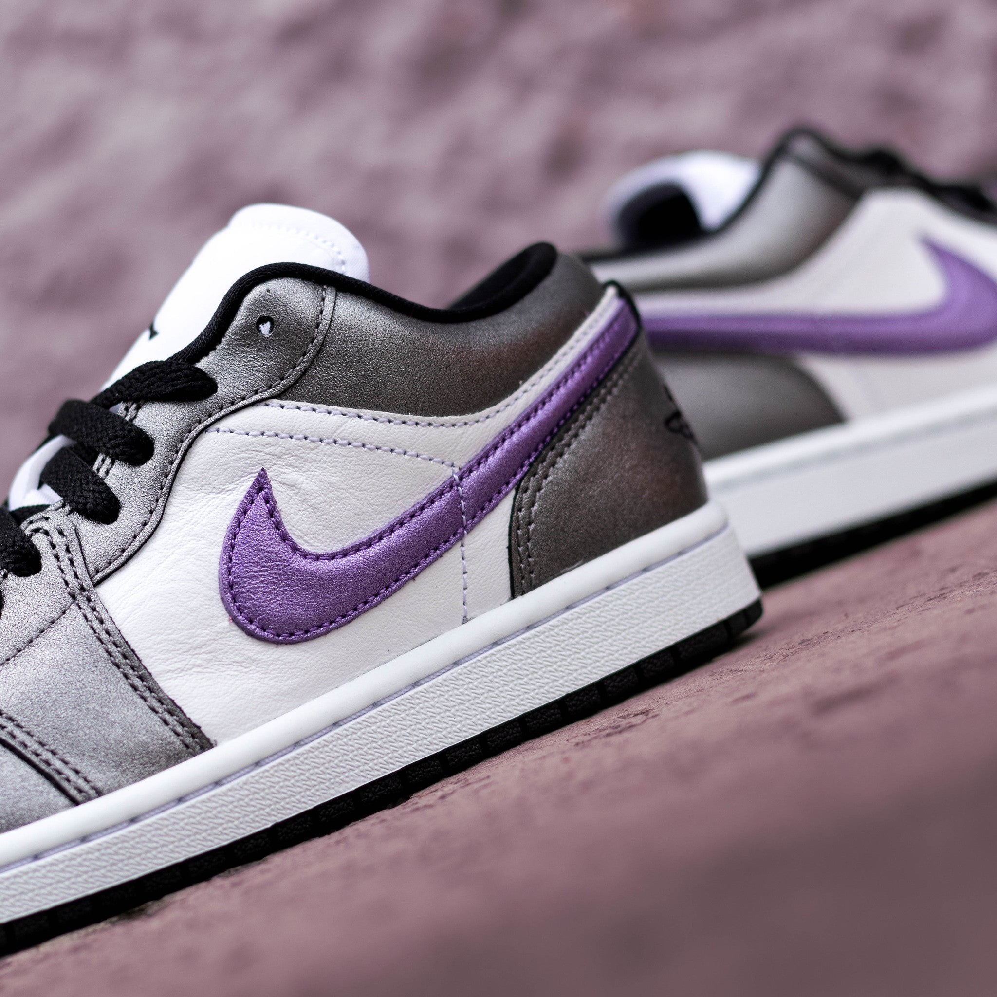 AIR JORDAN 1 LOW METALLIC PURPLE W