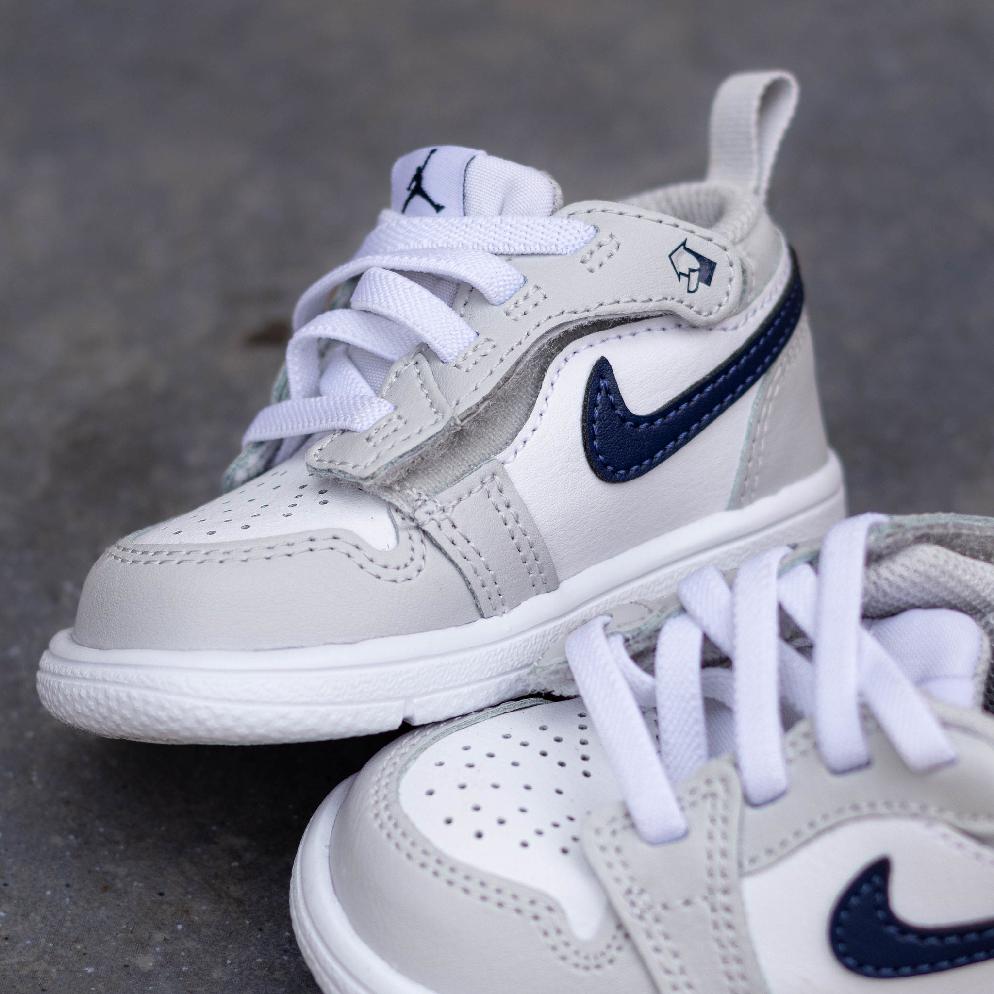 AIR JORDAN 1 LOW NEUTRAL GREY NAVY TD