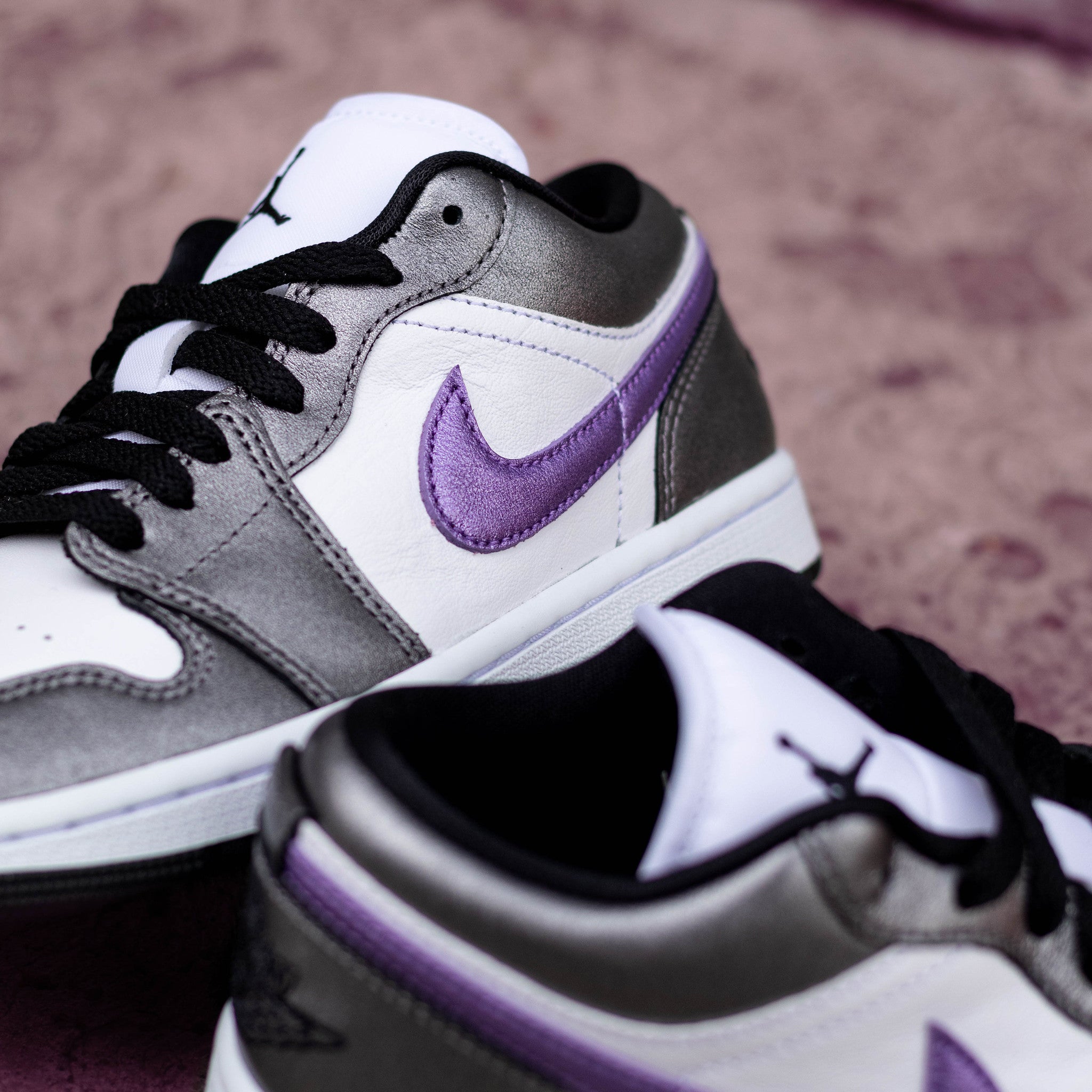 AIR JORDAN 1 LOW METALLIC PURPLE W