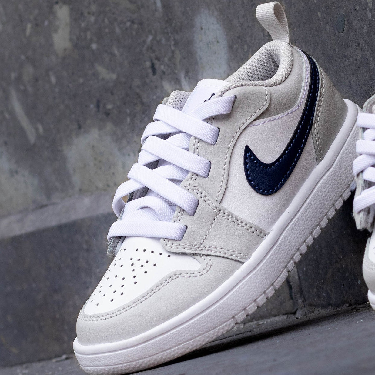 AIR JORDAN 1 LOW NEUTRAL GREY NAVY PS