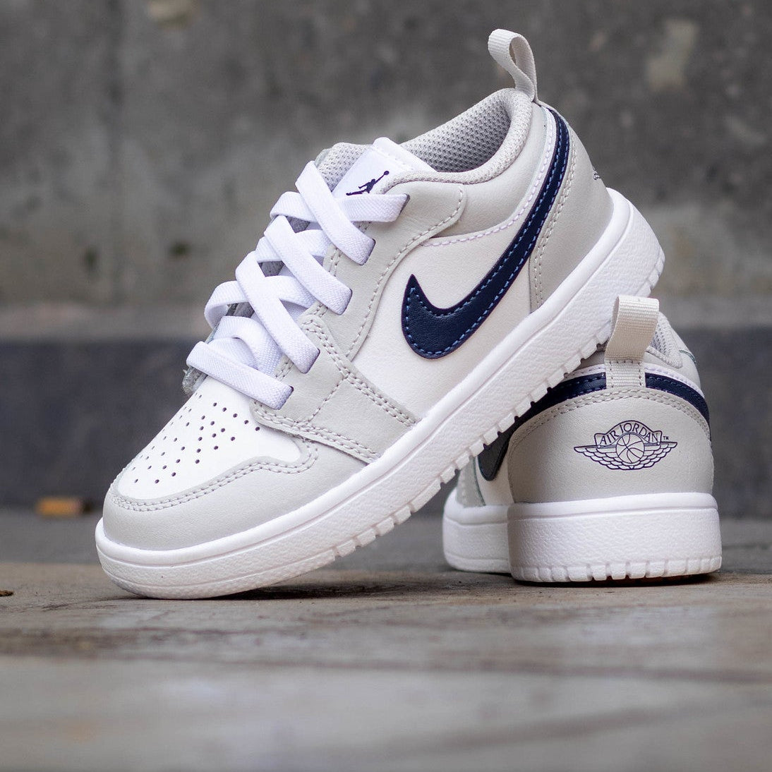 AIR JORDAN 1 LOW NEUTRAL GREY NAVY PS