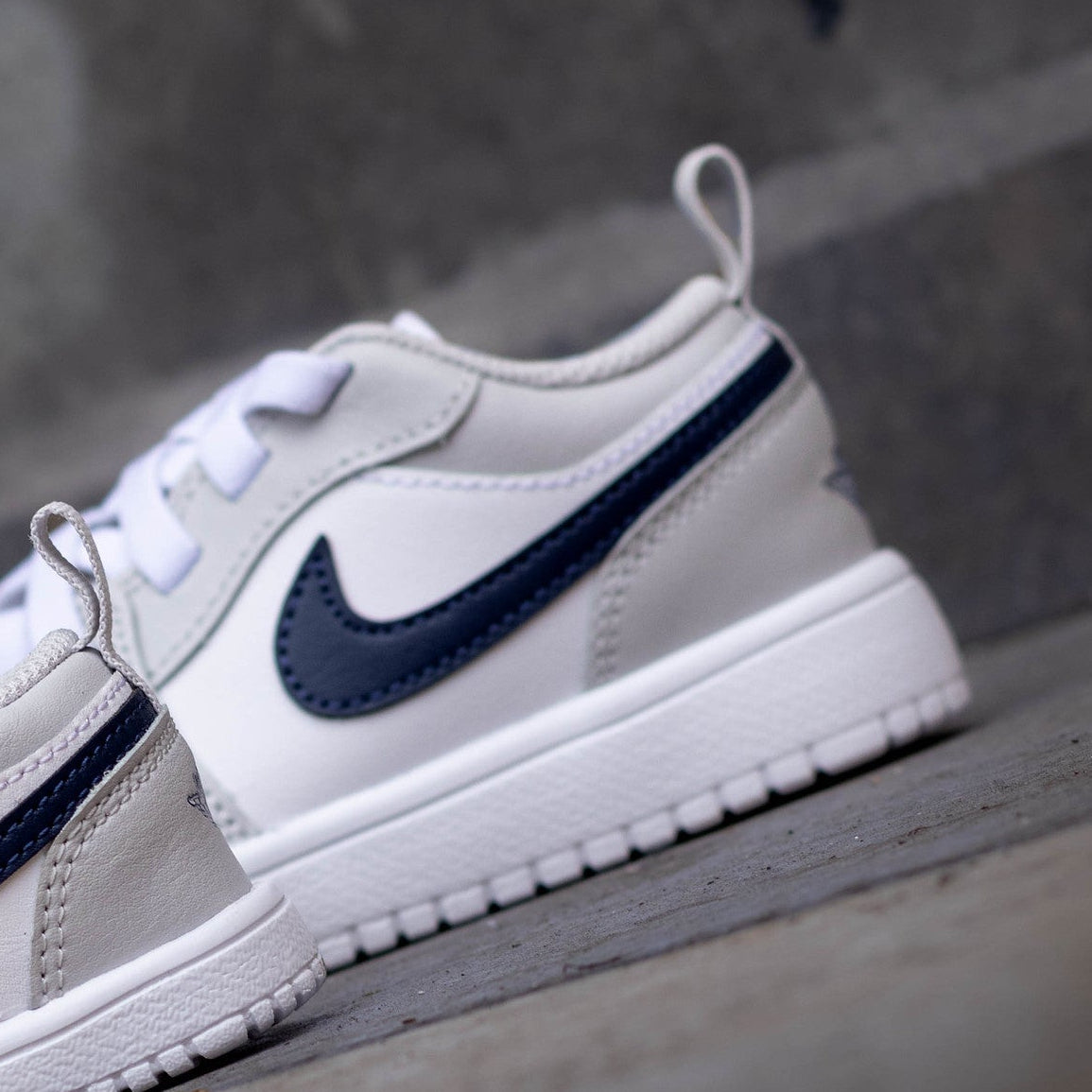 AIR JORDAN 1 LOW NEUTRAL GREY NAVY PS