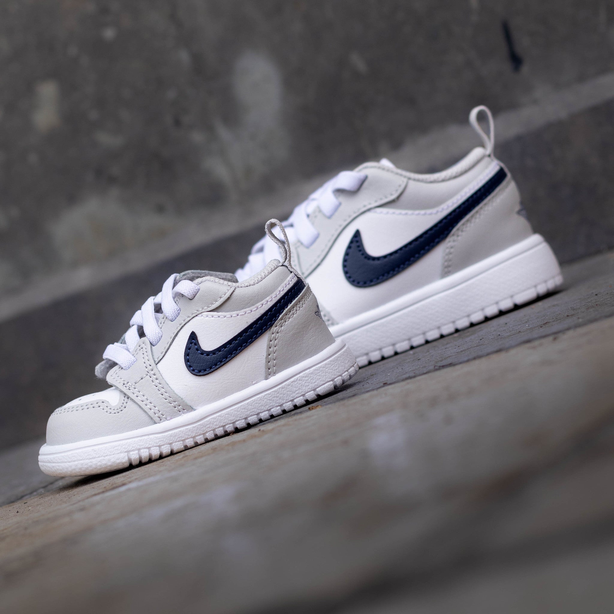 AIR JORDAN 1 LOW NEUTRAL GREY NAVY TD