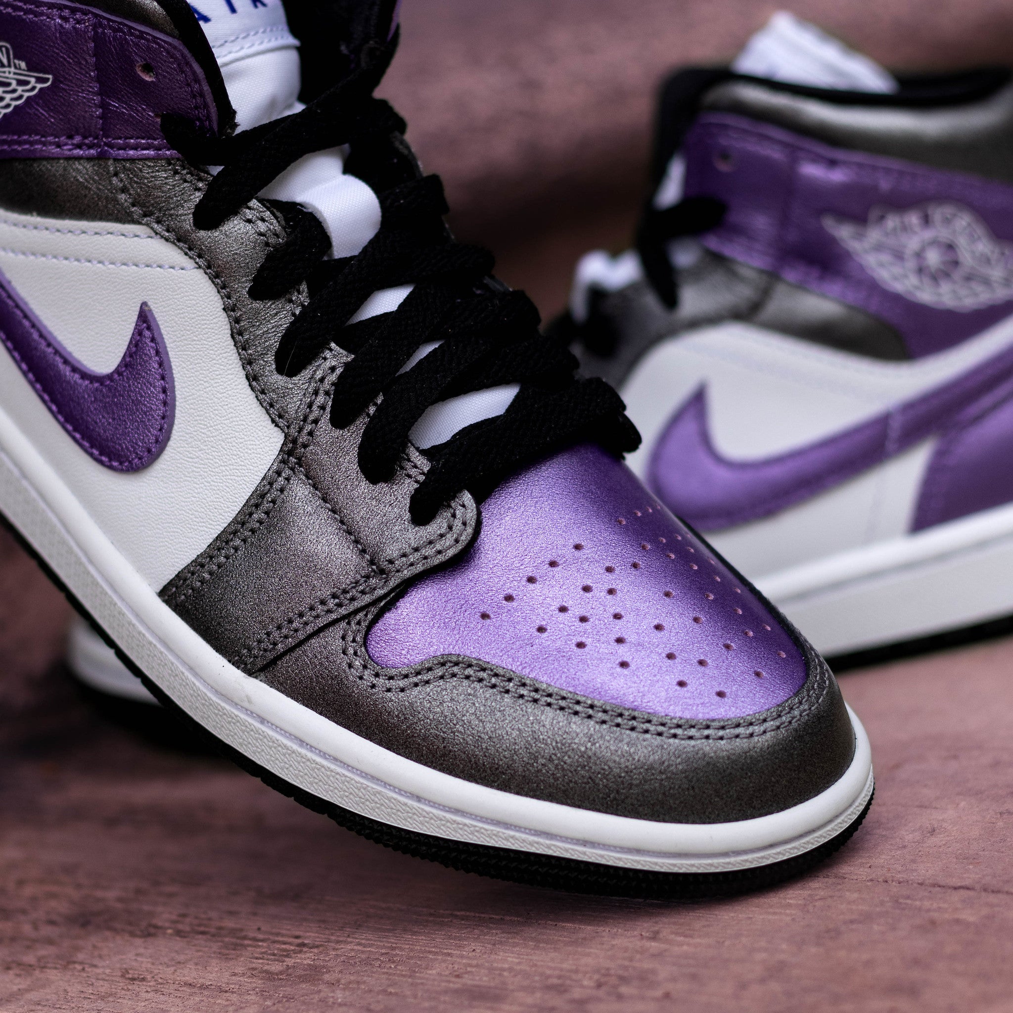 AIR JORDAN 1 MID METALLIC PURPLE W