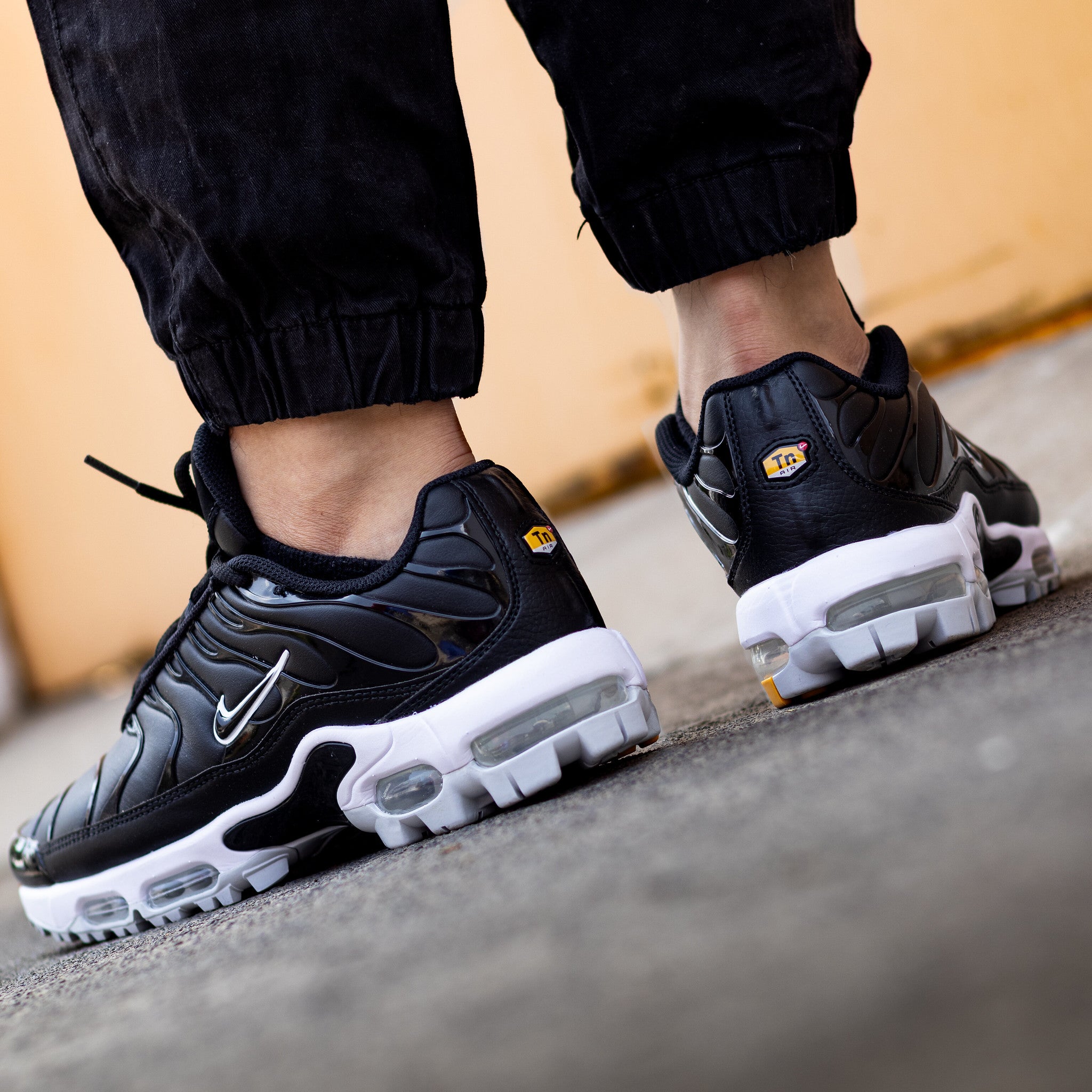 NIKE AIR MAX PLUS GOLF BLACK LEATHER