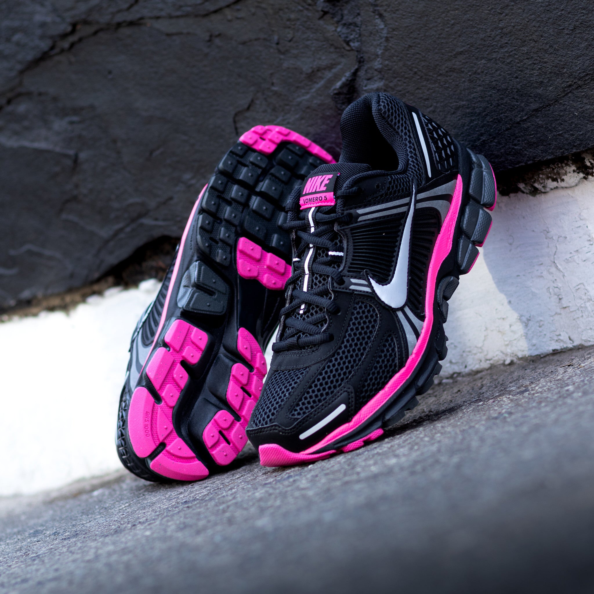 NIKE ZOOM VOMERO 5 PINK BLACK