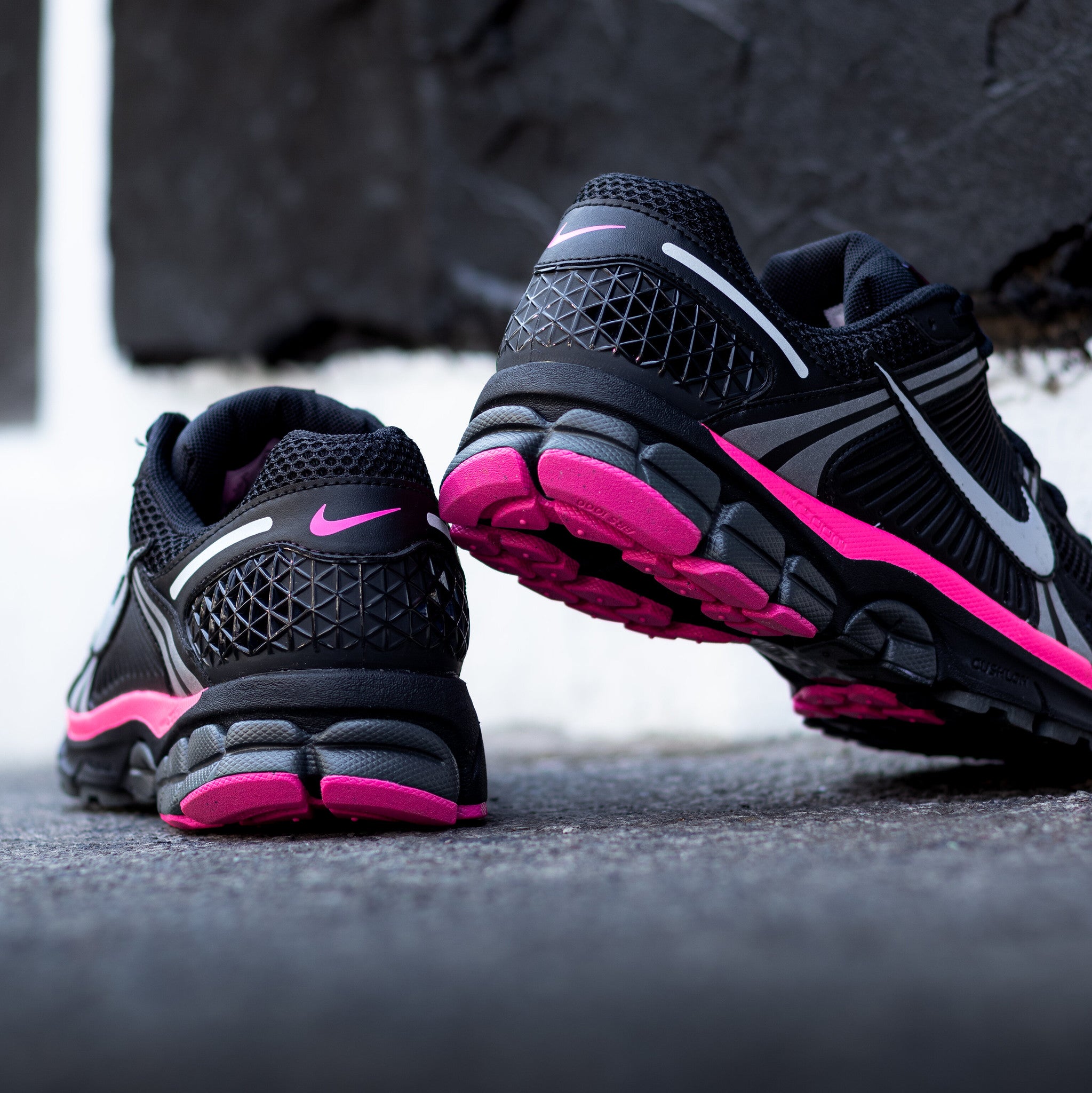 NIKE ZOOM VOMERO 5 PINK BLACK