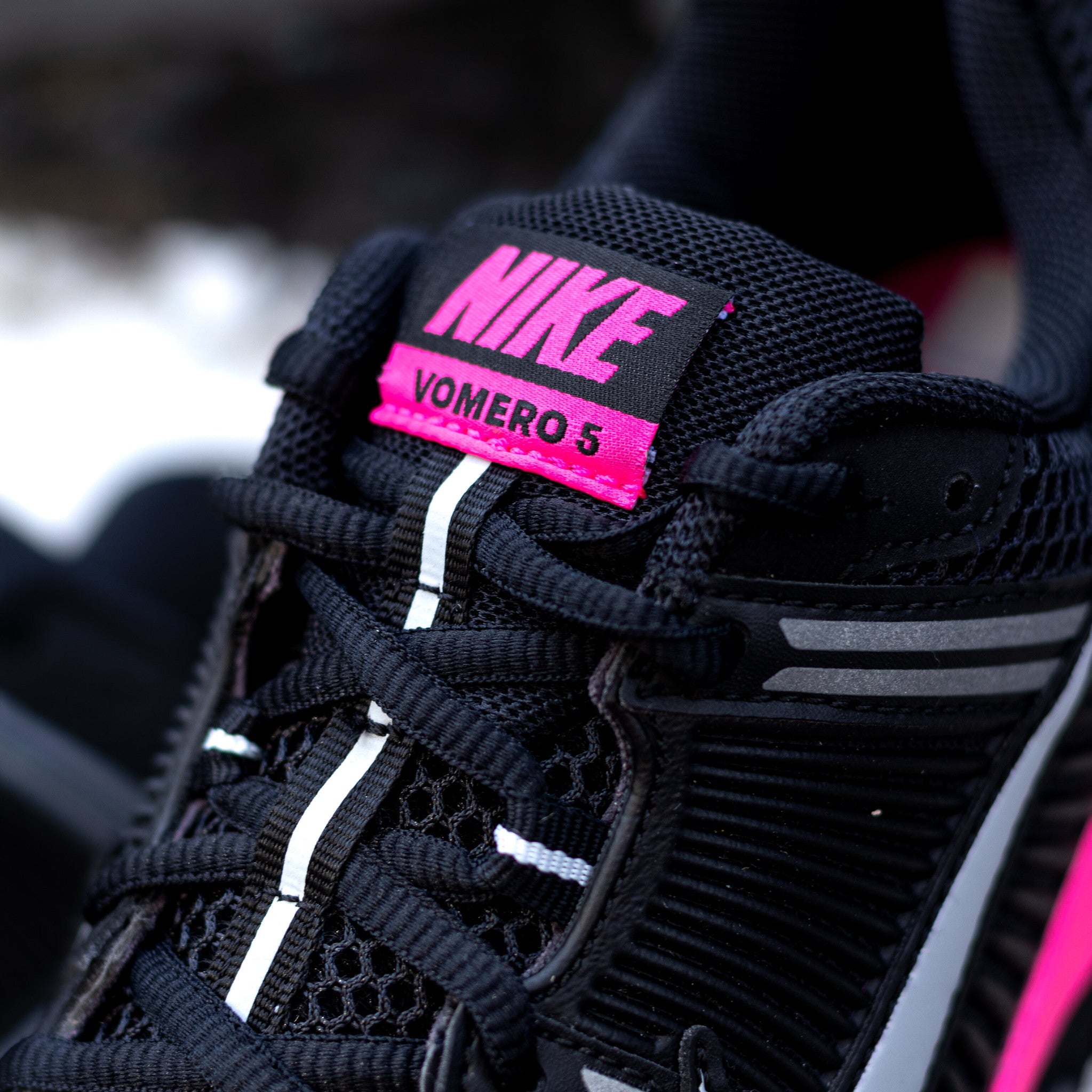 NIKE ZOOM VOMERO 5 PINK BLACK