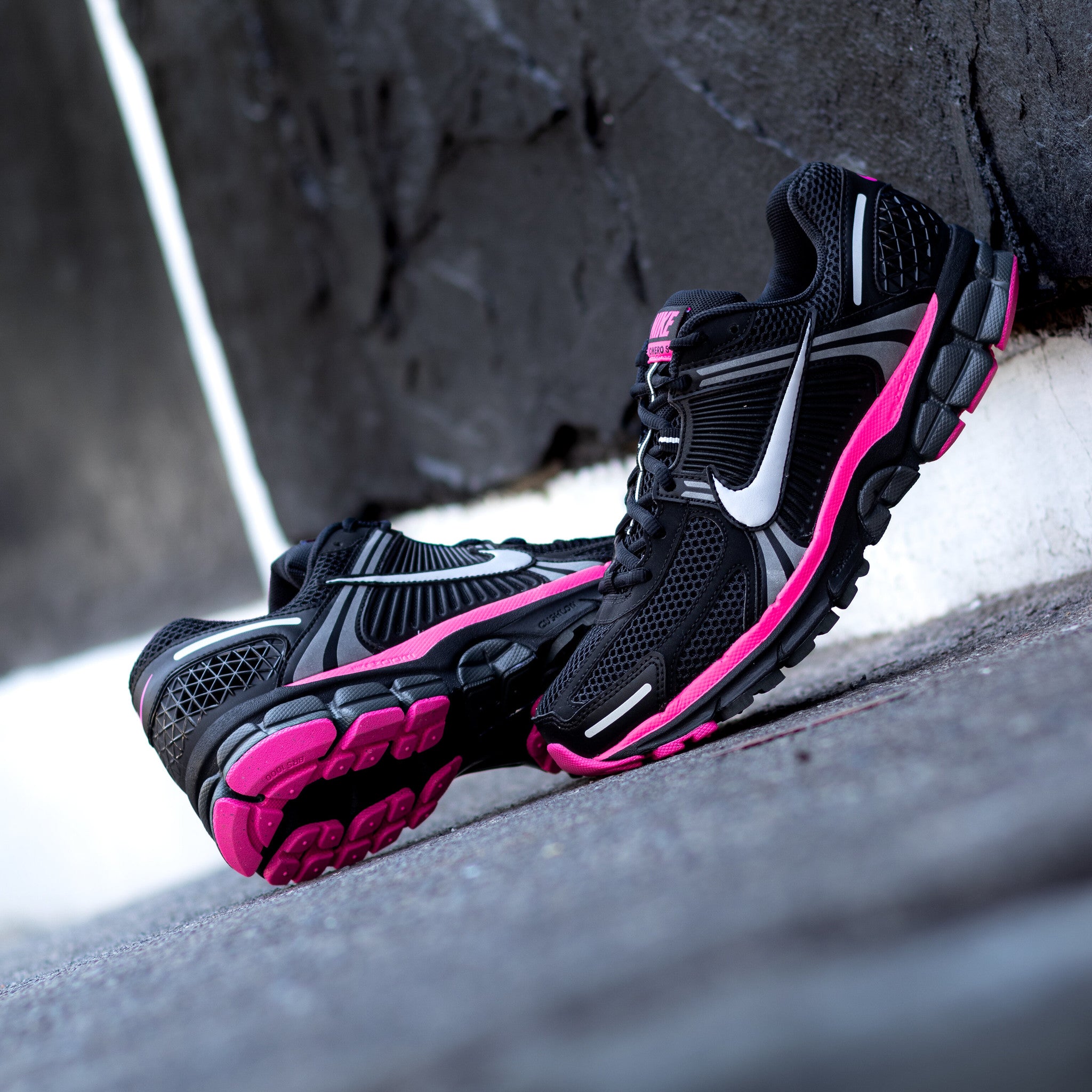 NIKE ZOOM VOMERO 5 PINK BLACK