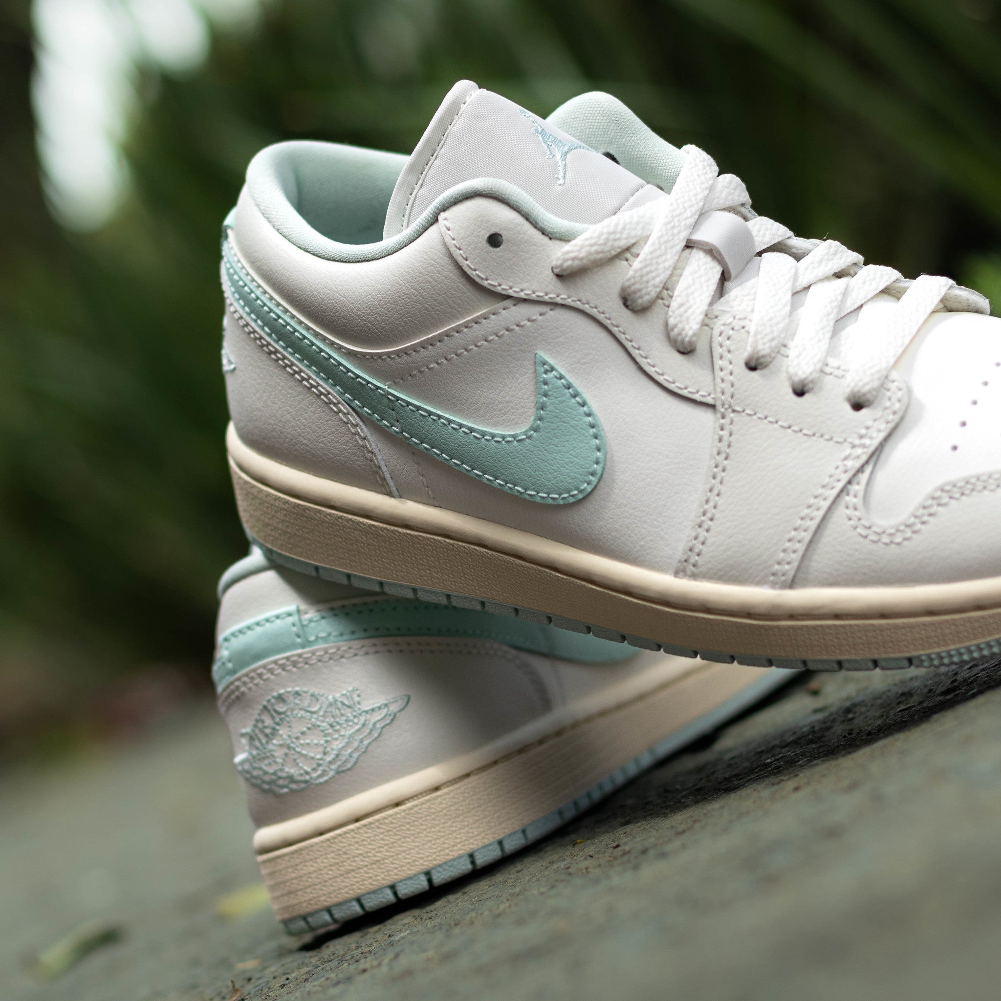AIR JORDAN 1 LOW SAIL IGLOO W