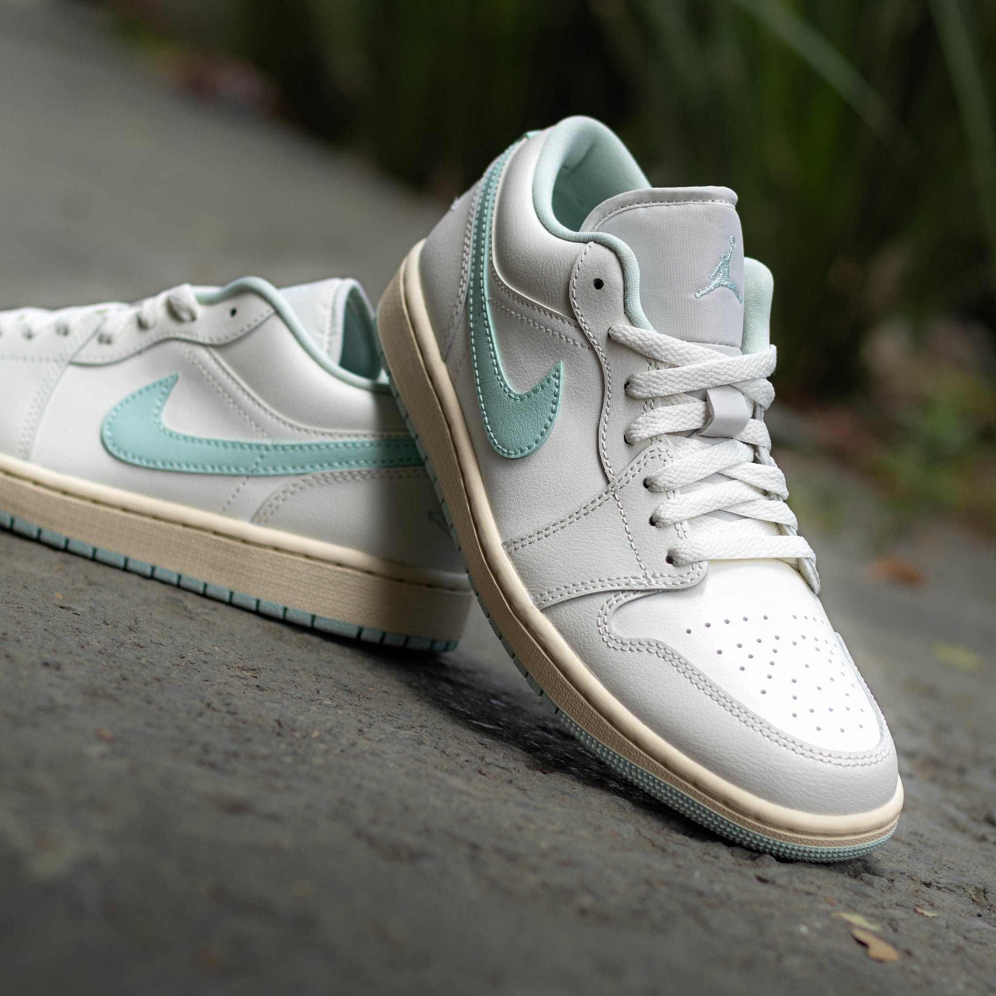 AIR JORDAN 1 LOW SAIL IGLOO W