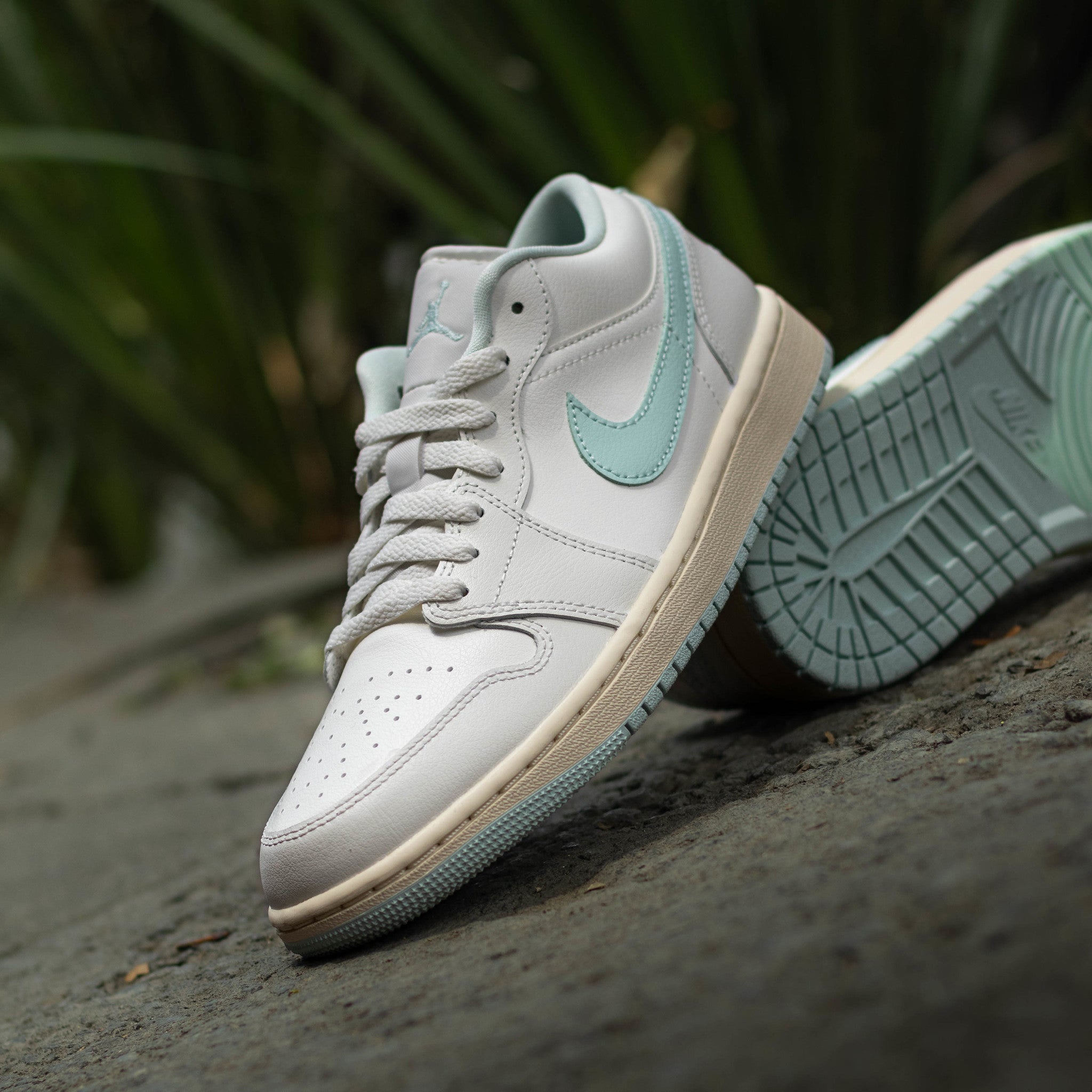 AIR JORDAN 1 LOW SAIL IGLOO W