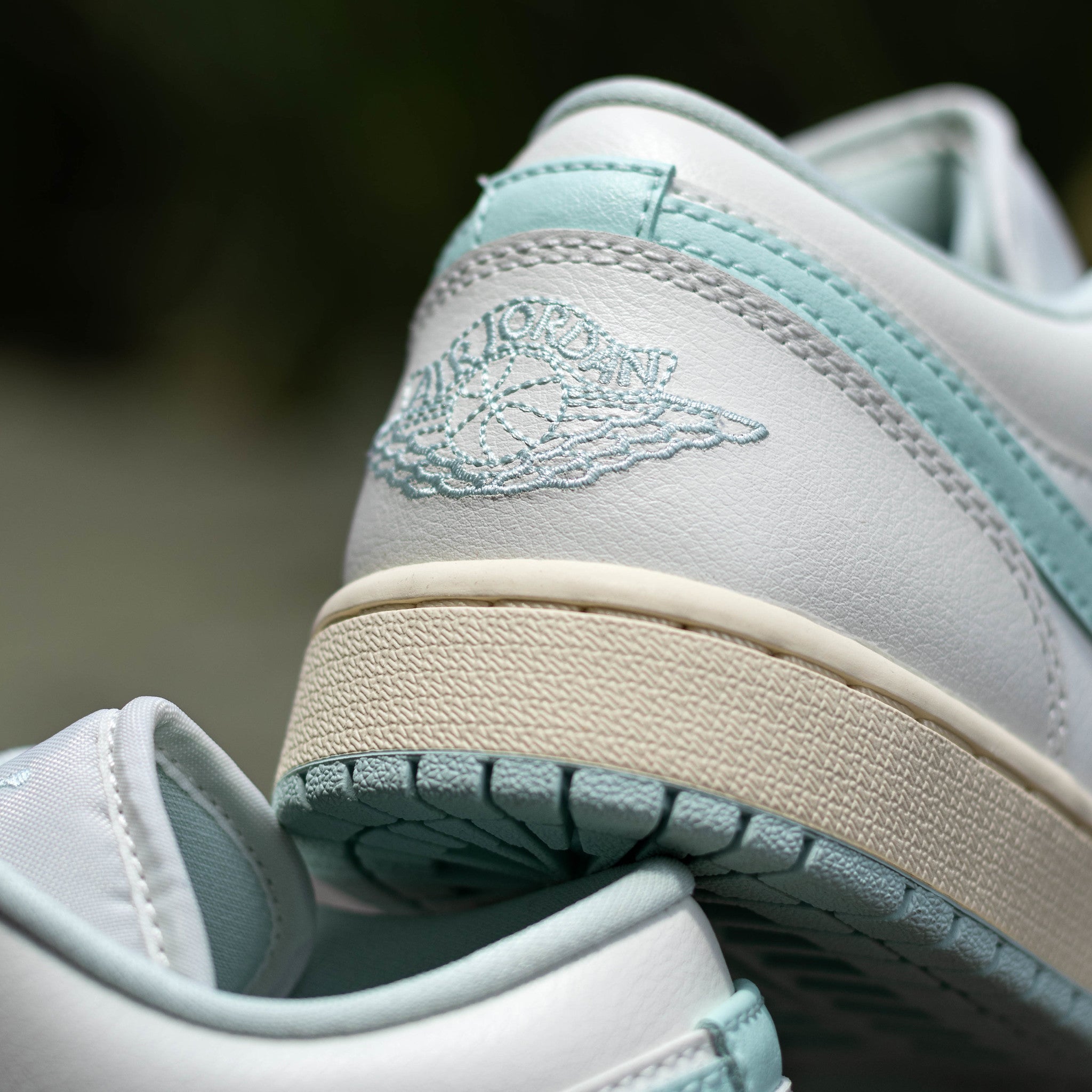 AIR JORDAN 1 LOW SAIL IGLOO W