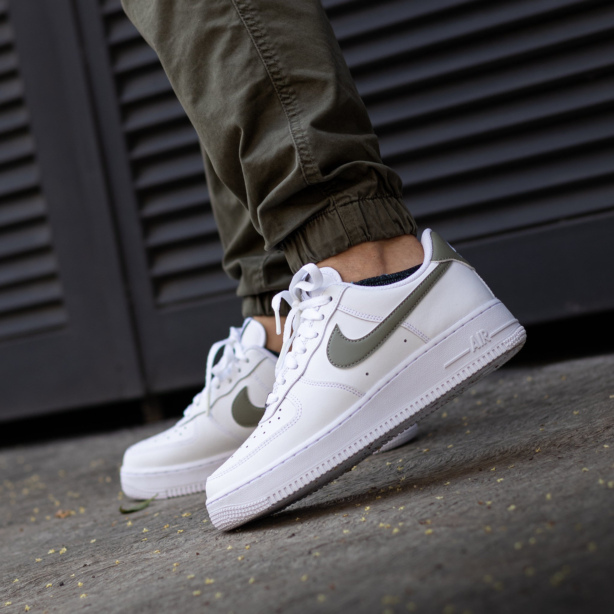 NIKE AIR FORCE ONE LOW LIGHT ARMY
