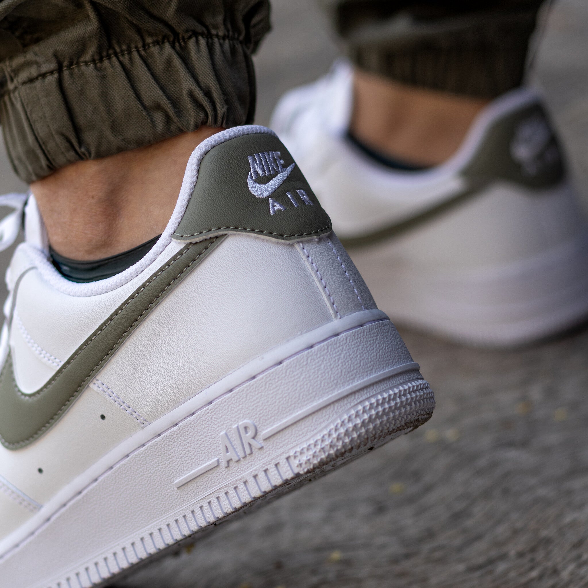 NIKE AIR FORCE ONE LOW LIGHT ARMY